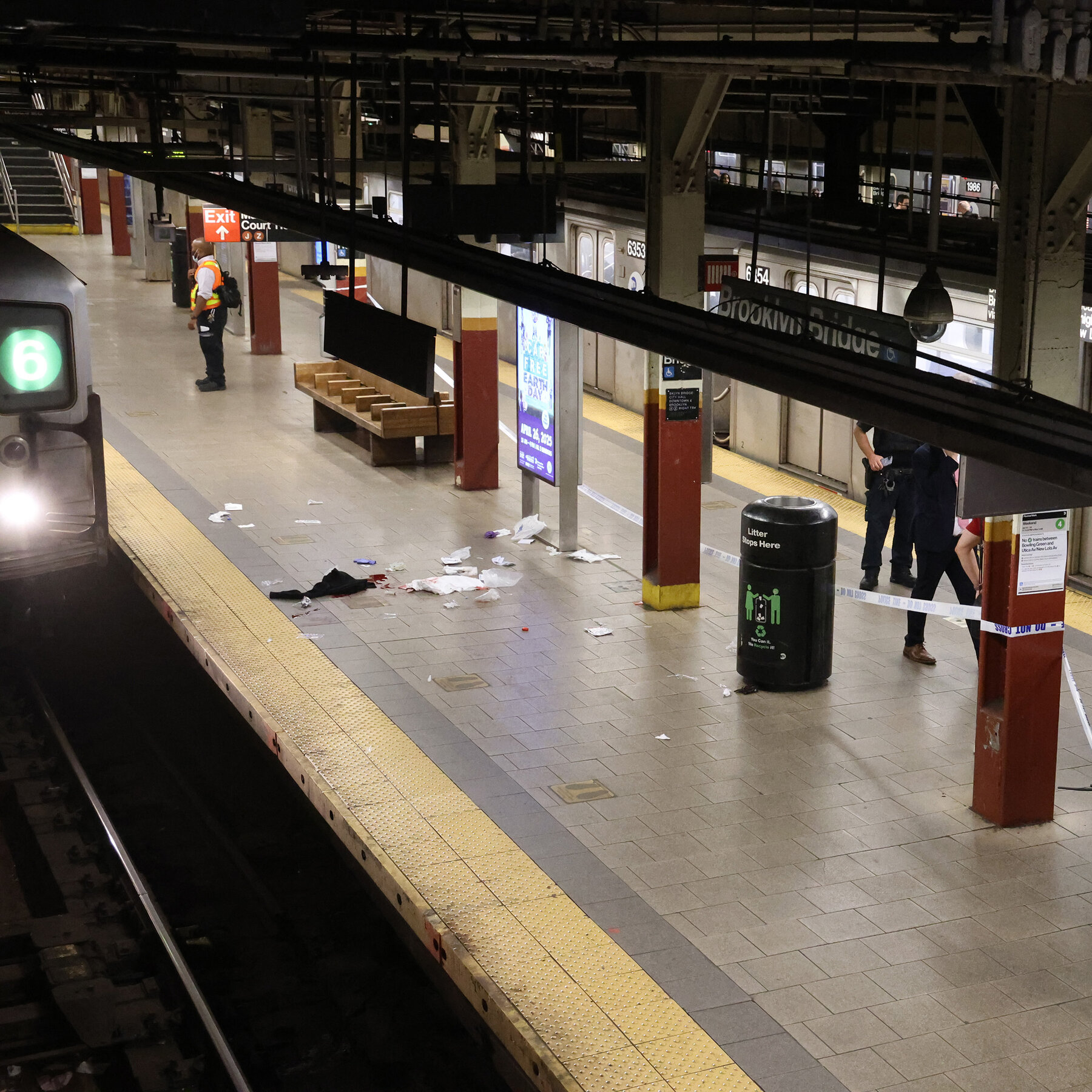 Man Is Fatally Stabbed After Fight on Subway Train in Manhattan