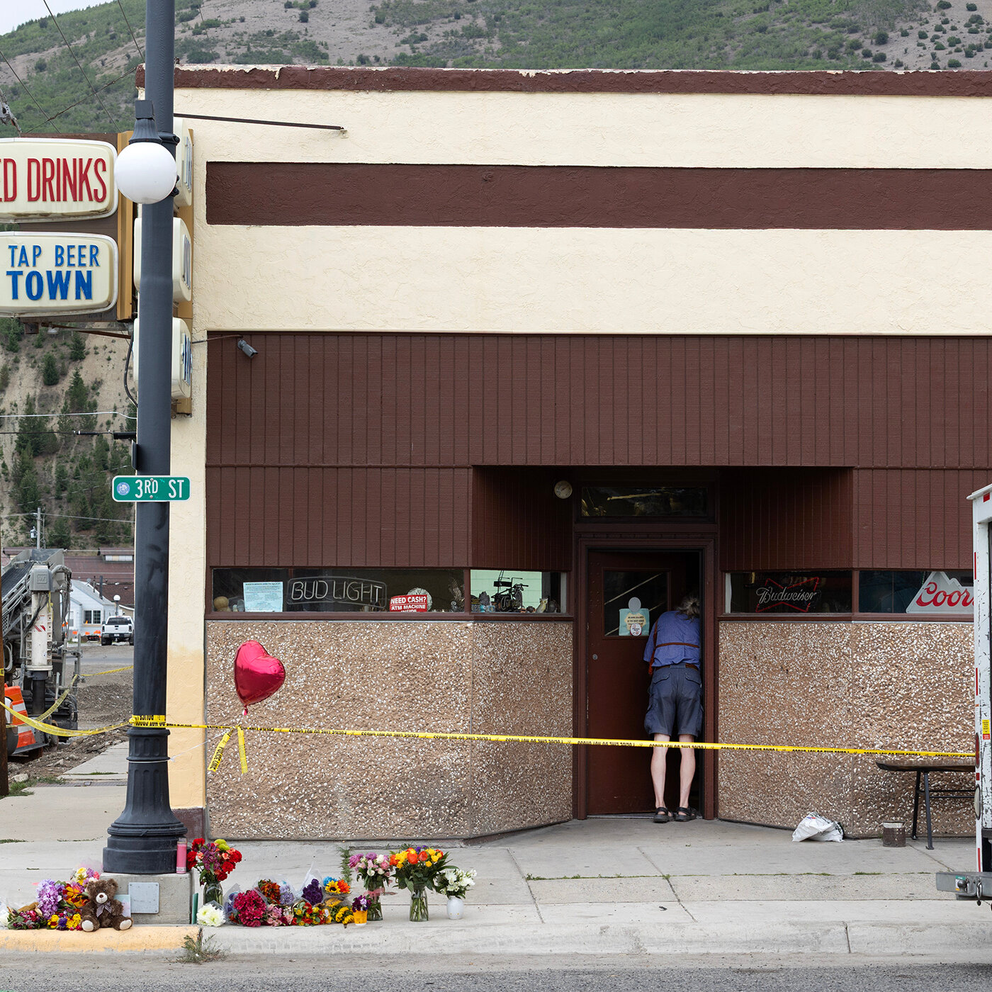 Manhunt Leaves a Montana Town in Limbo a Week After Bar Shooting