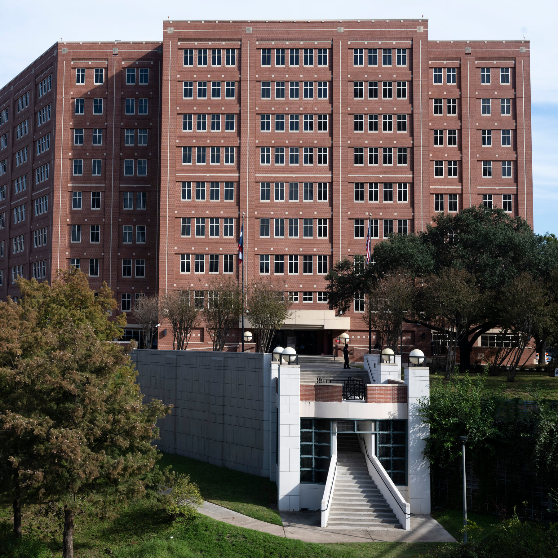 Manhunt Underway After Texas Jail Mistakenly Releases Inmate