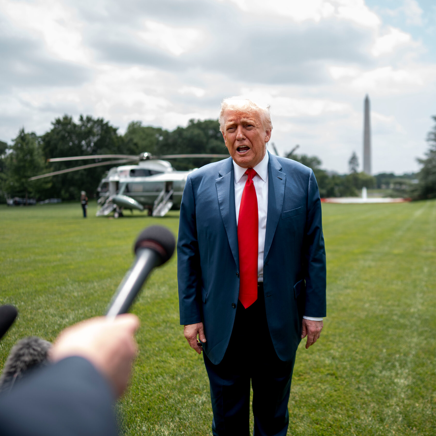 Marines Deployed by Trump Over Newsom’s Objections Arrive in LA Area