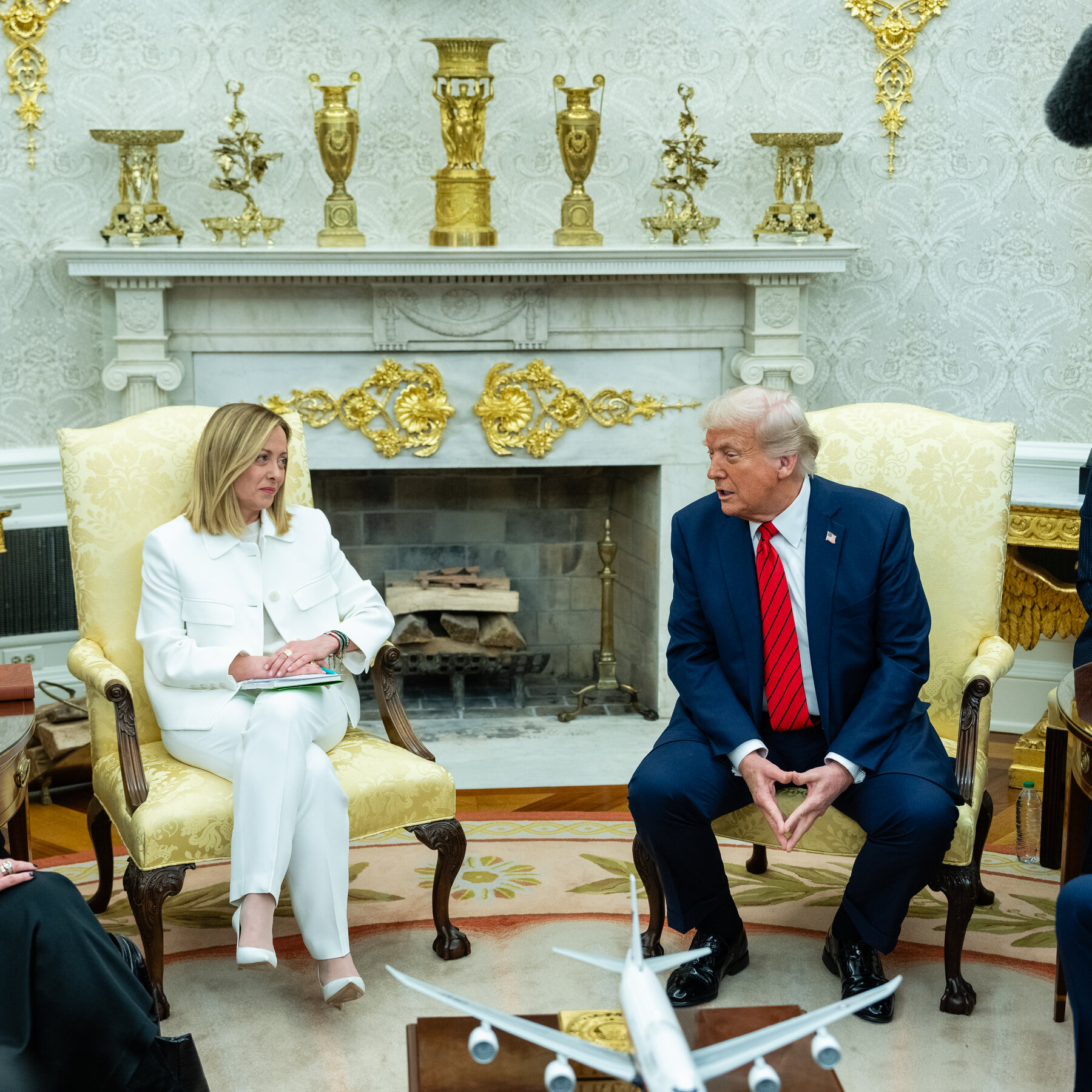 Meloni and Trump: An Oval Office Meeting With Rapport and Banter