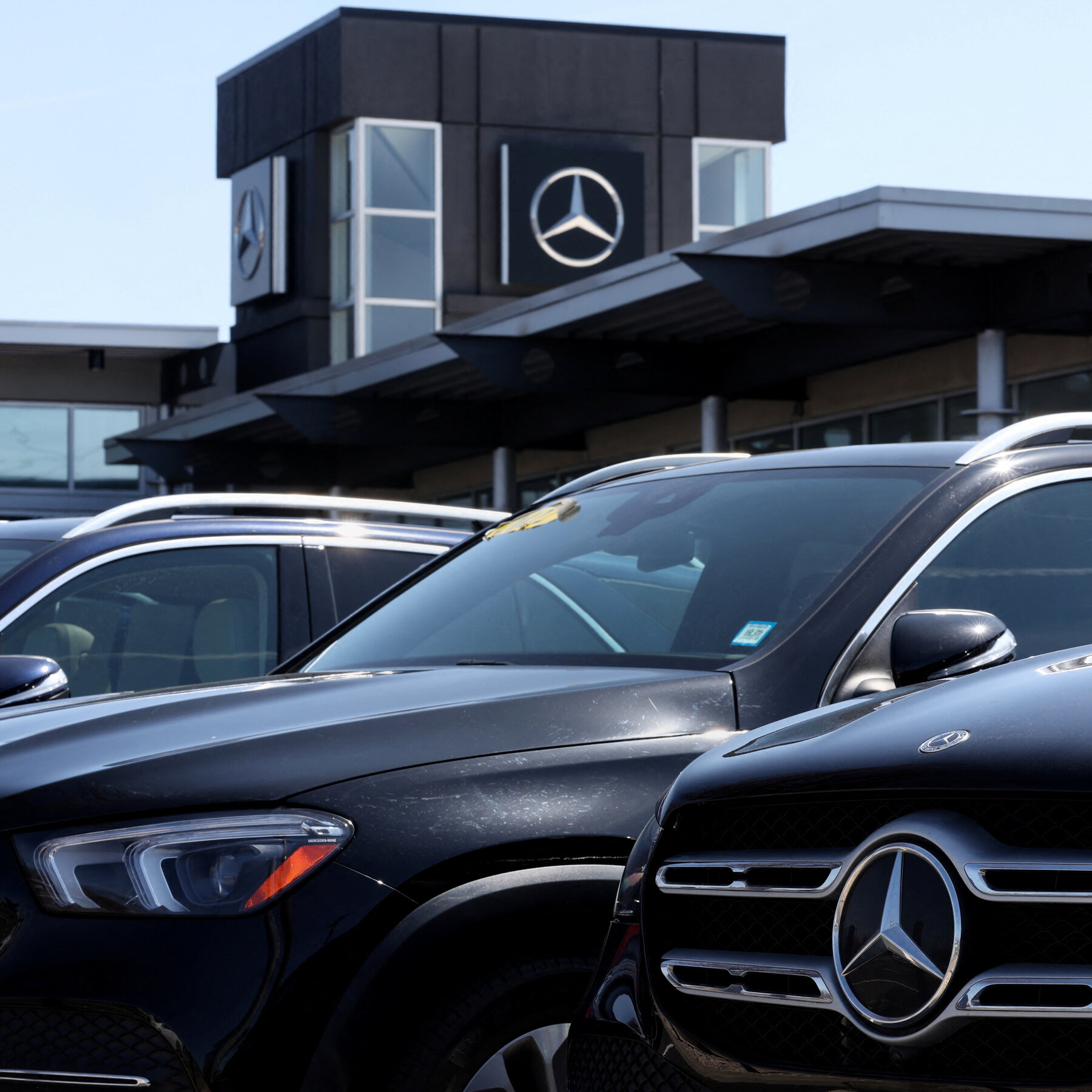 Mercedes and Porsche Squeezed by U.S. Tariffs and Slowdown in China