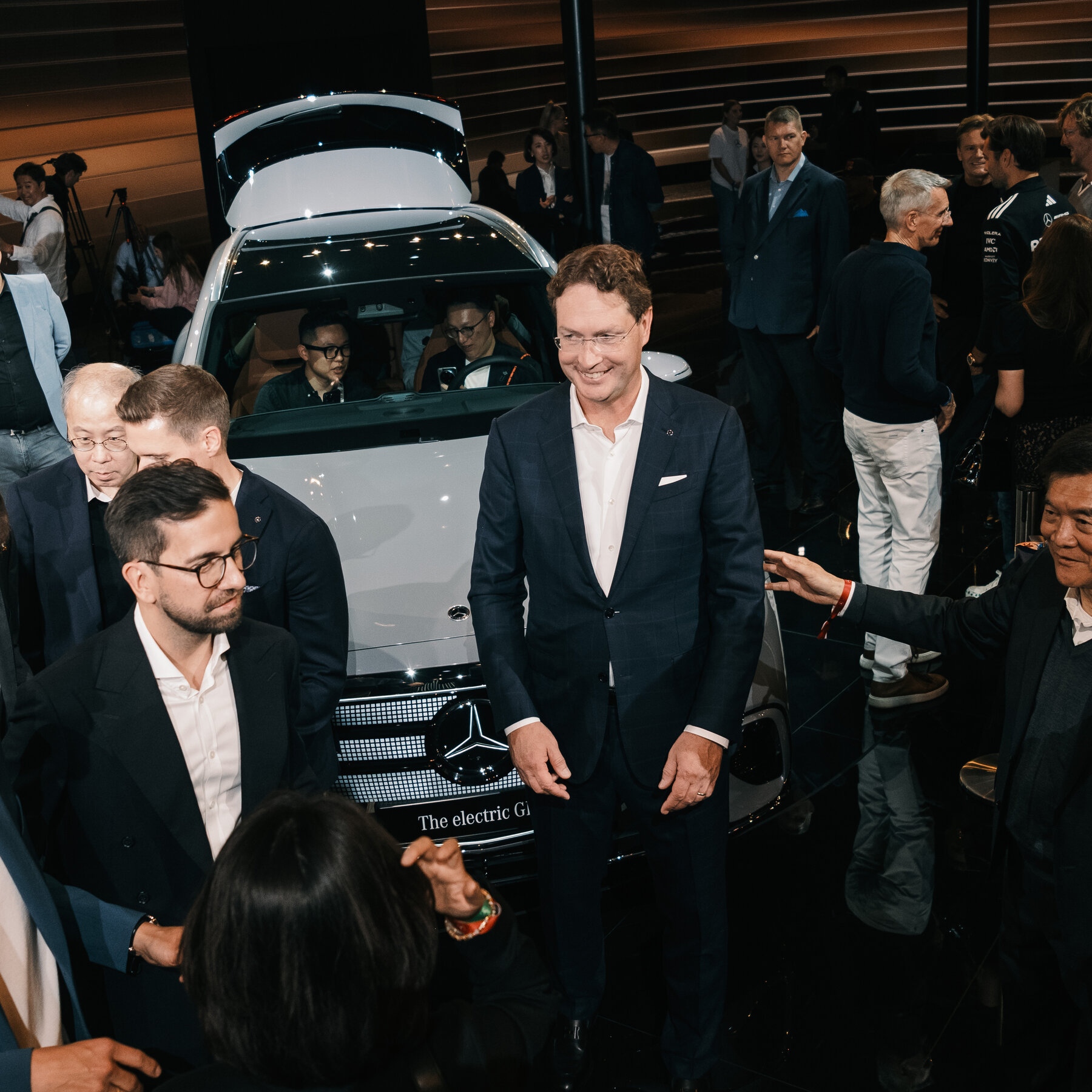 Mercedes Reports a Drop in Profit but Maintains Forecast