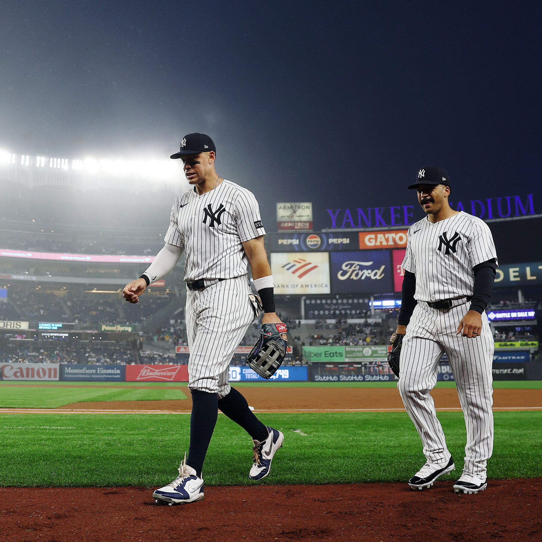 Mets-Yankees Subway Series Clash Will Compete for Knicks Fans’ Attention