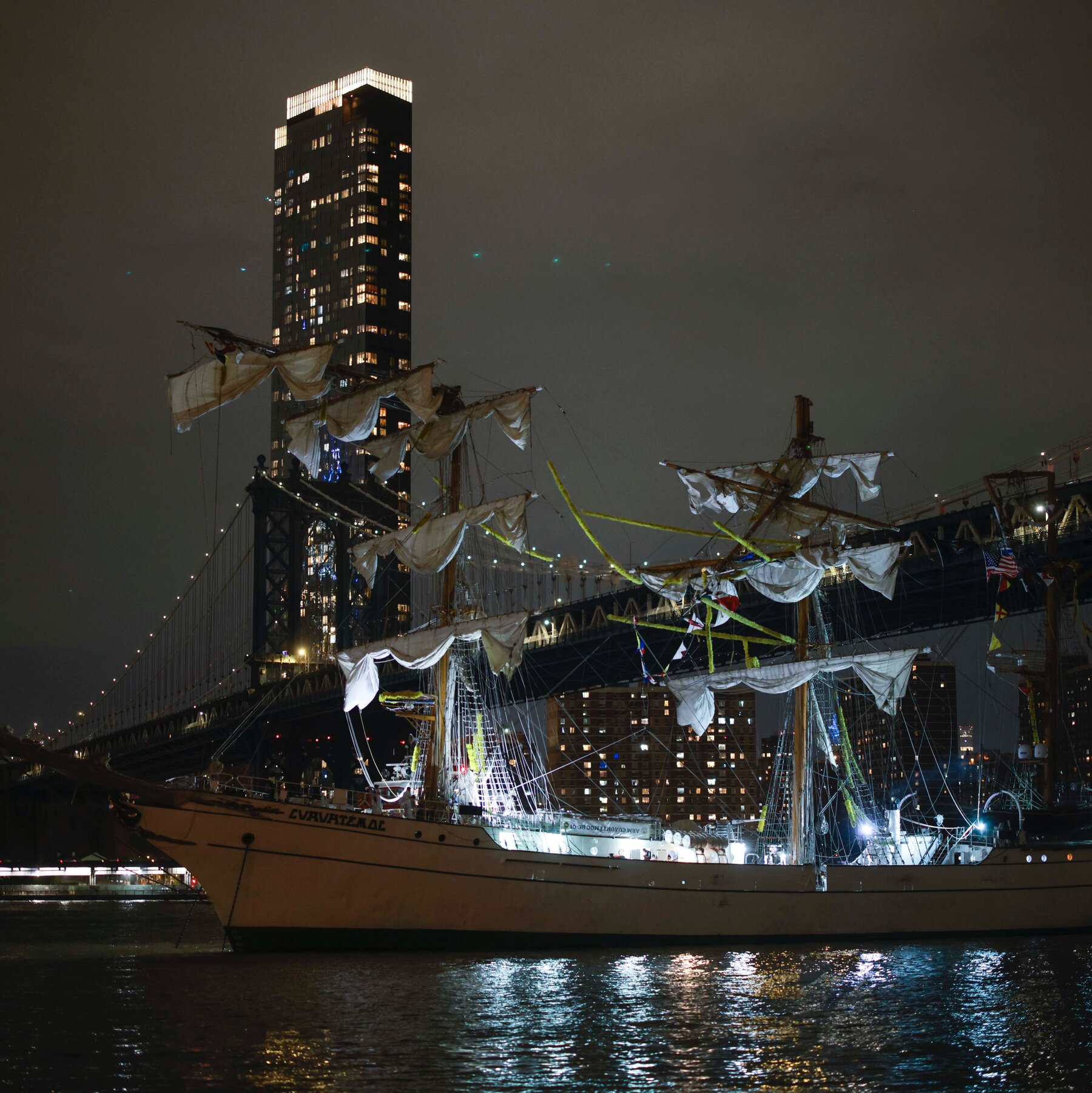 Mexican Navy Sailboat Crashes Into Brooklyn Bridge