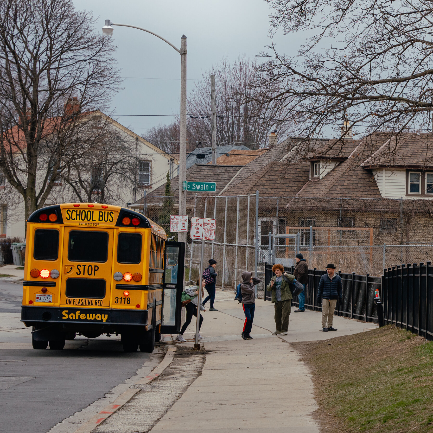 Milwaukee’s Lead Crisis: Flaky Paint, Closed Schools and a C.D.C. in Retreat