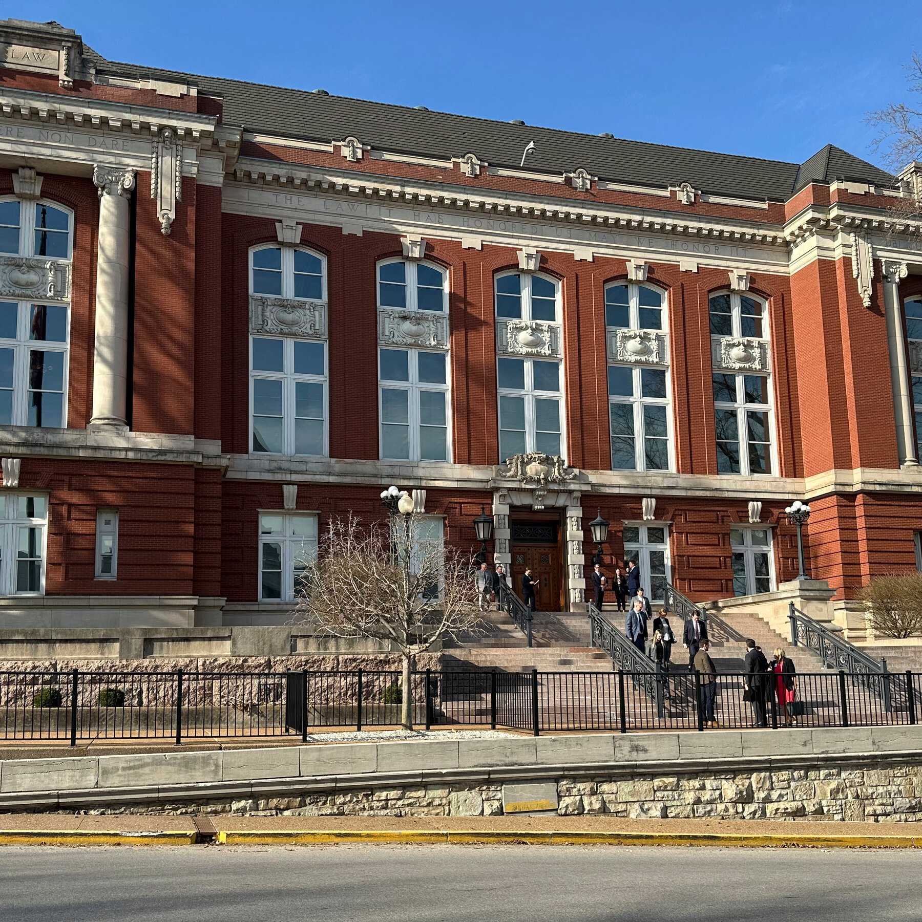 Missouri Supreme Court Temporarily Blocks Abortion Access