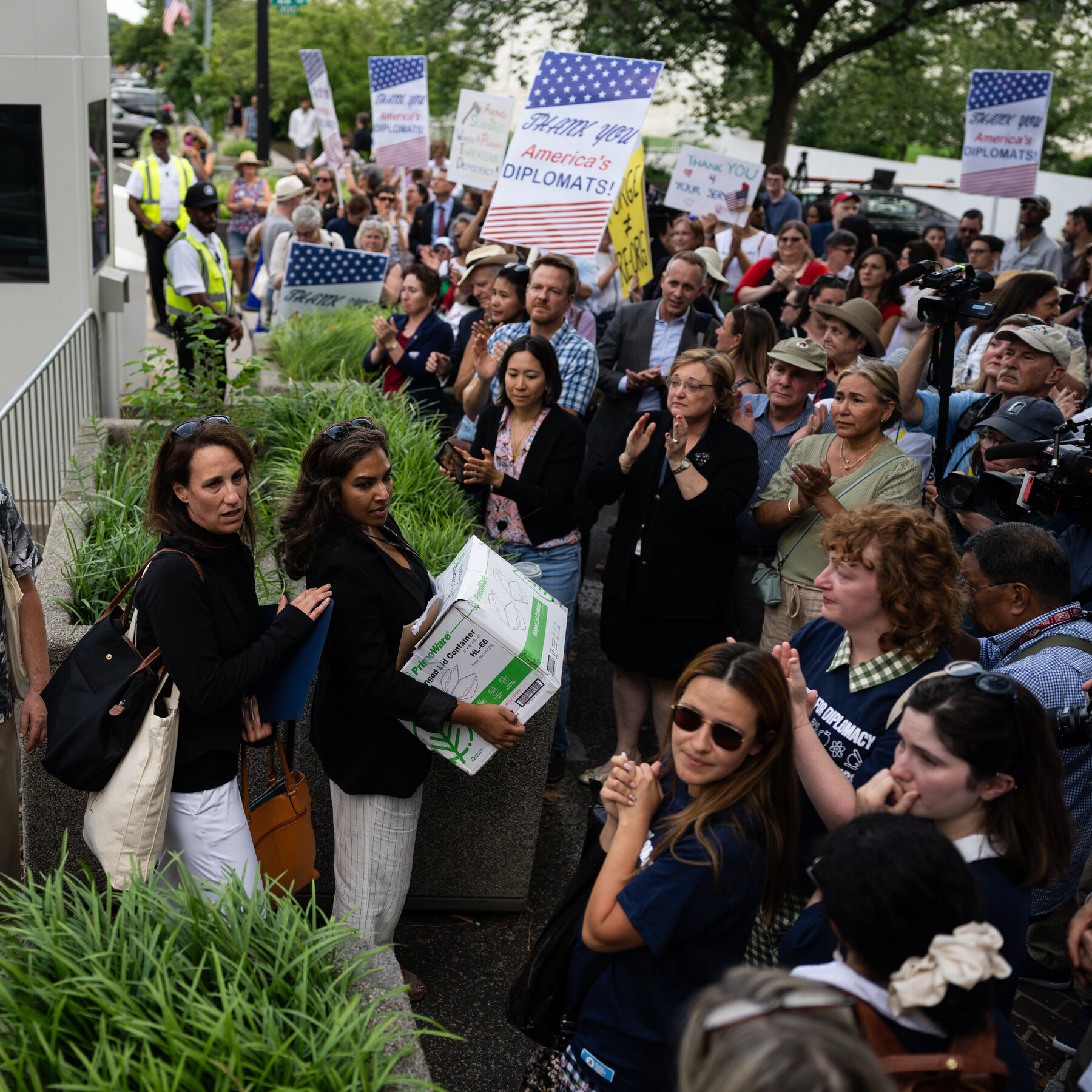 More Than 150,000 Federal Workers Accepted Trump’s Resignation Incentives