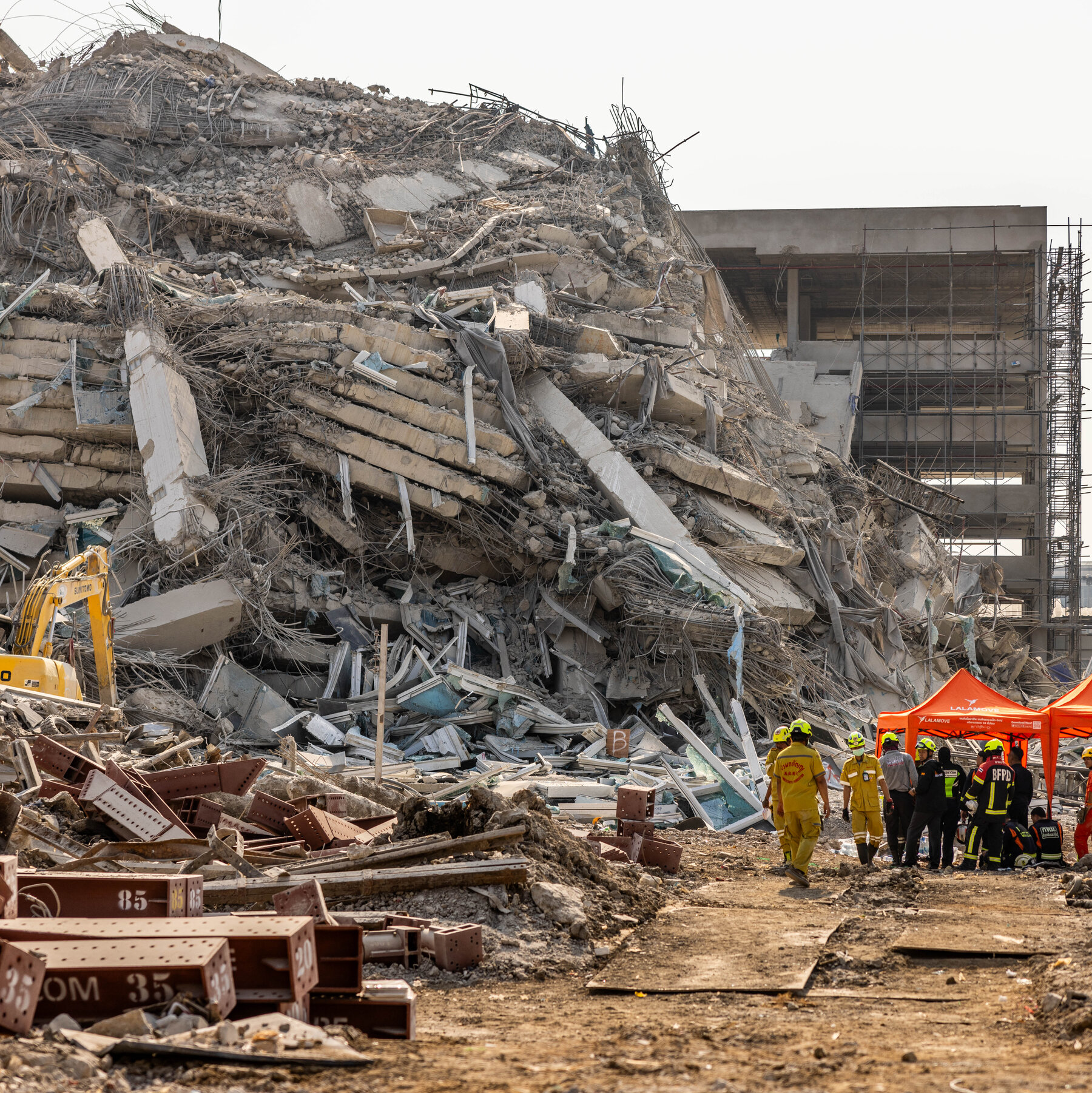 Myanmar Earthquake Causes Chaos in Bangkok