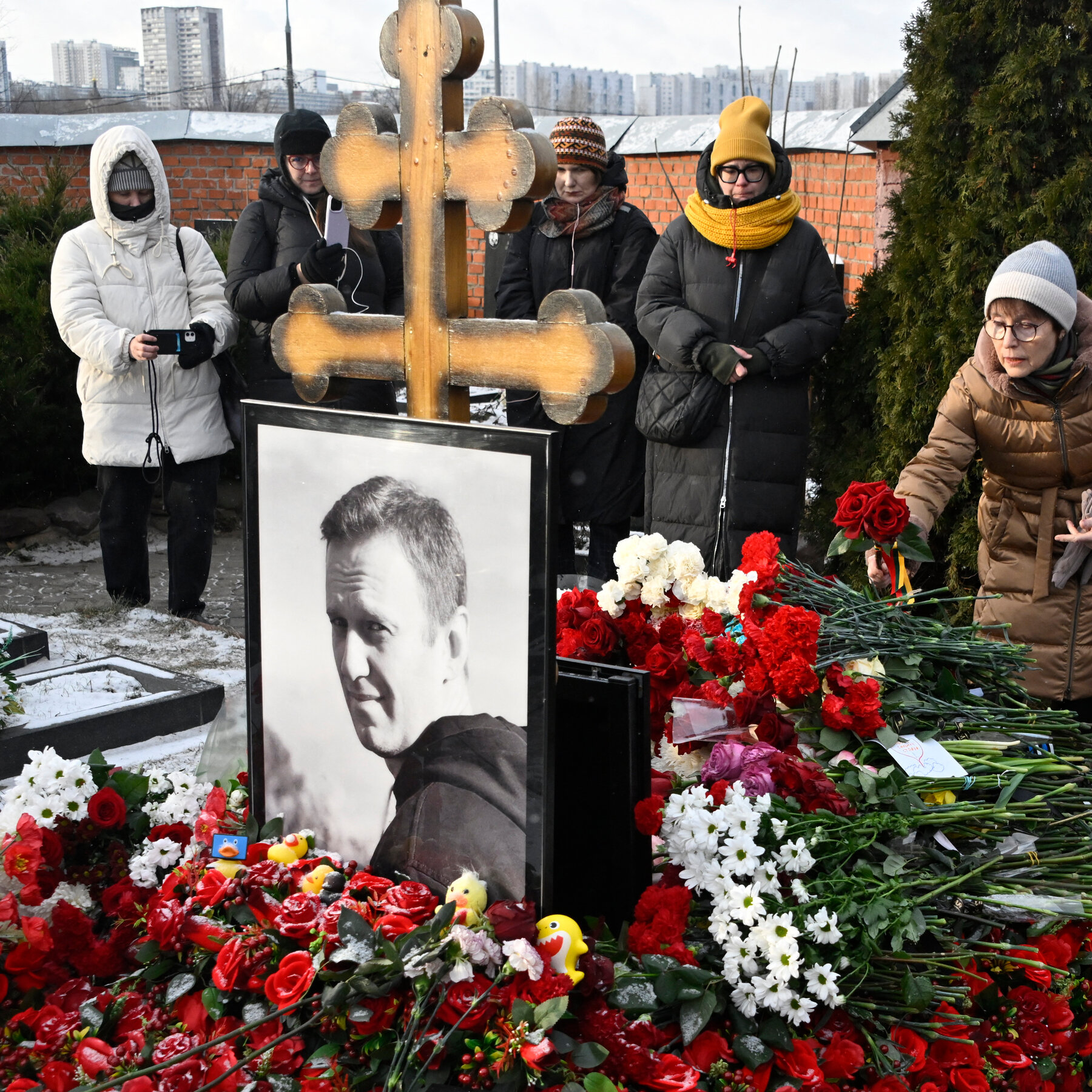 Navalny Vomited and Convulsed in Prison Before Dying, His Wife Says