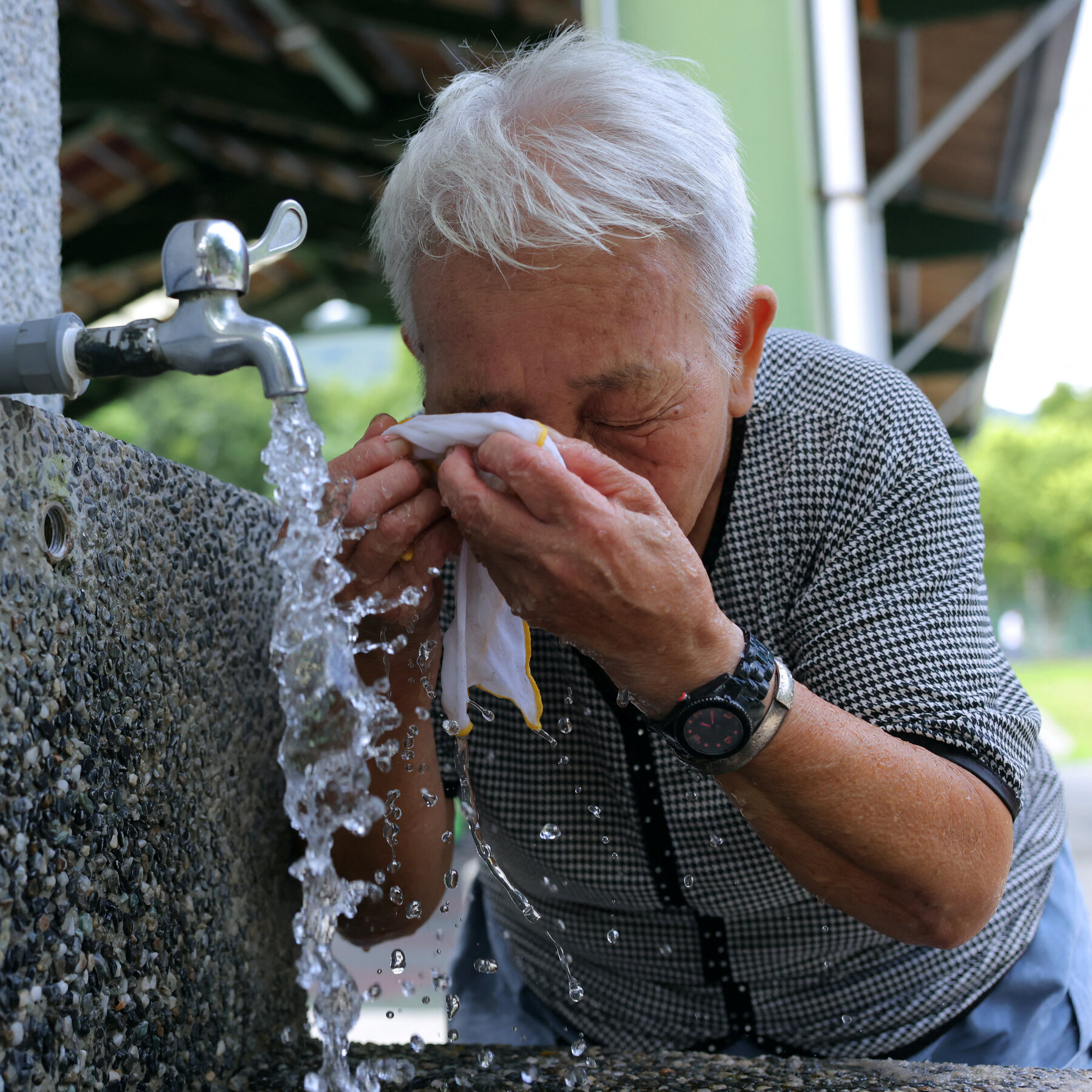 New Study Shows Heat Waves Make People Age Faster