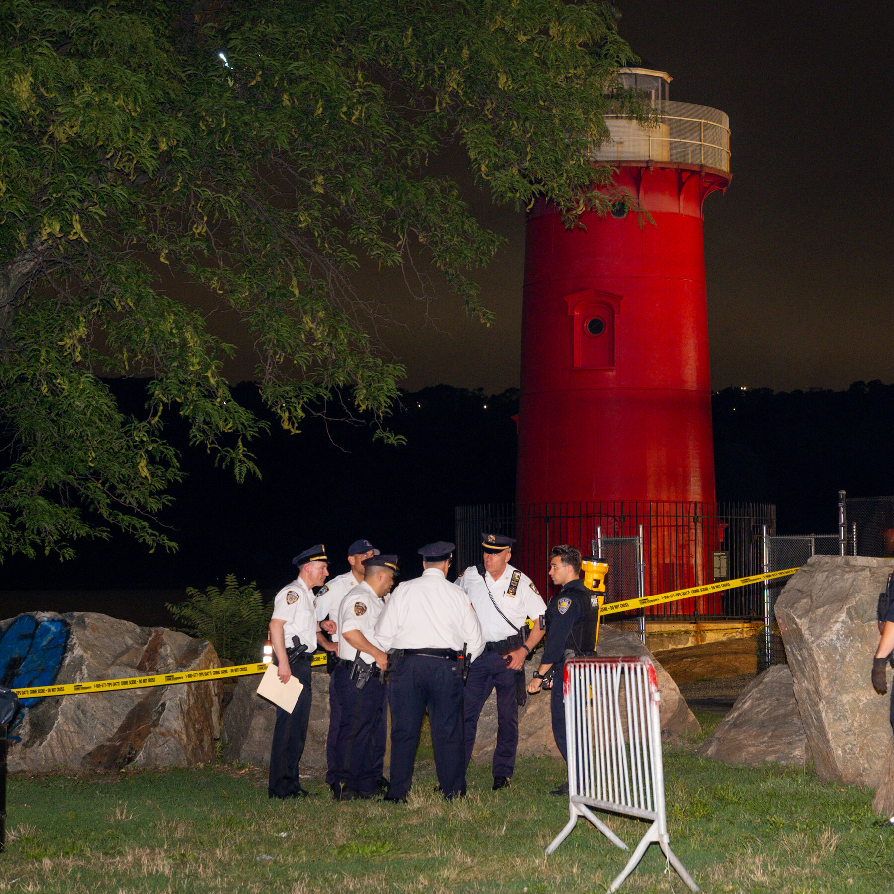 Off-Duty Customs Officer Shot in Robbery Attempt in Park, N.Y.P.D. Says