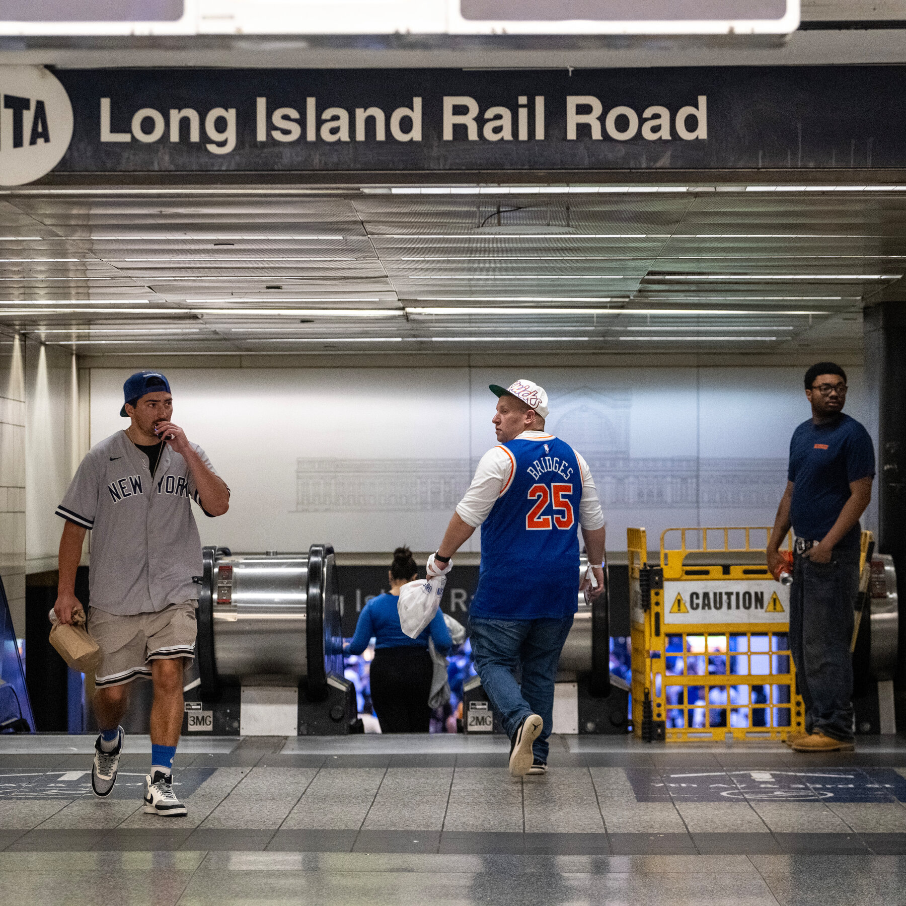 Off-Duty N.Y.P.D. Officer Shoots Man Who Tried to Rob Her at Penn Station