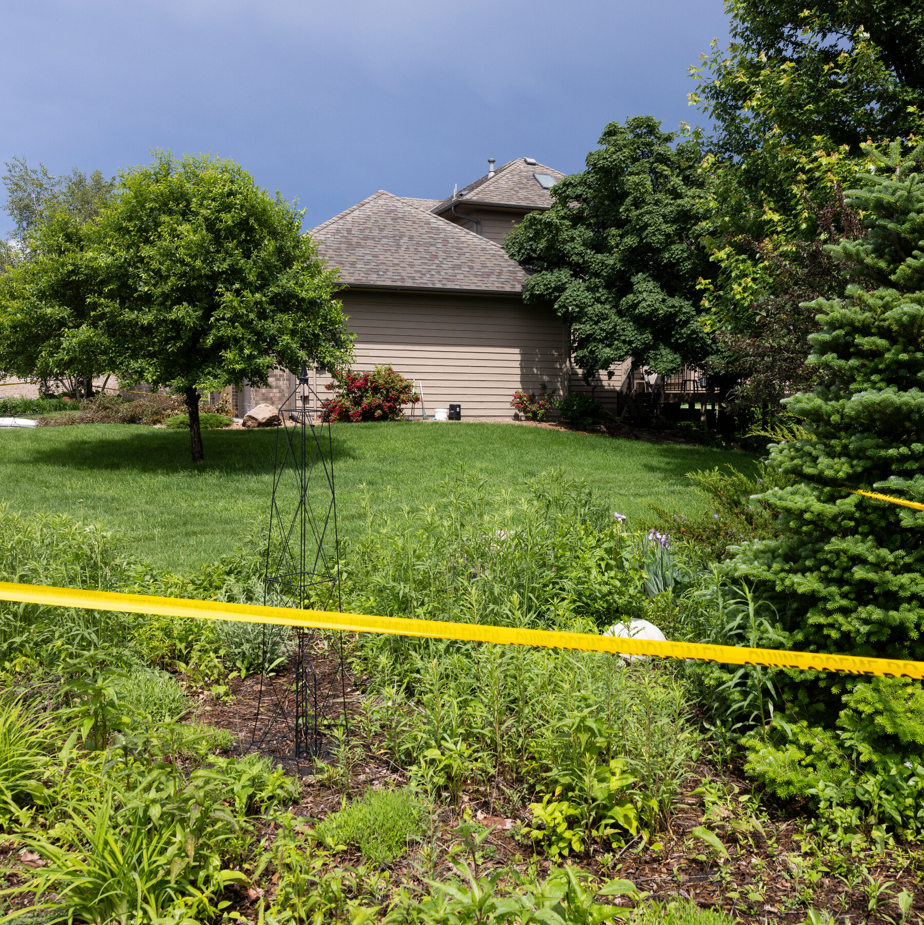Officials say the gunman drove to four lawmakers’ homes on the night of the attacks.