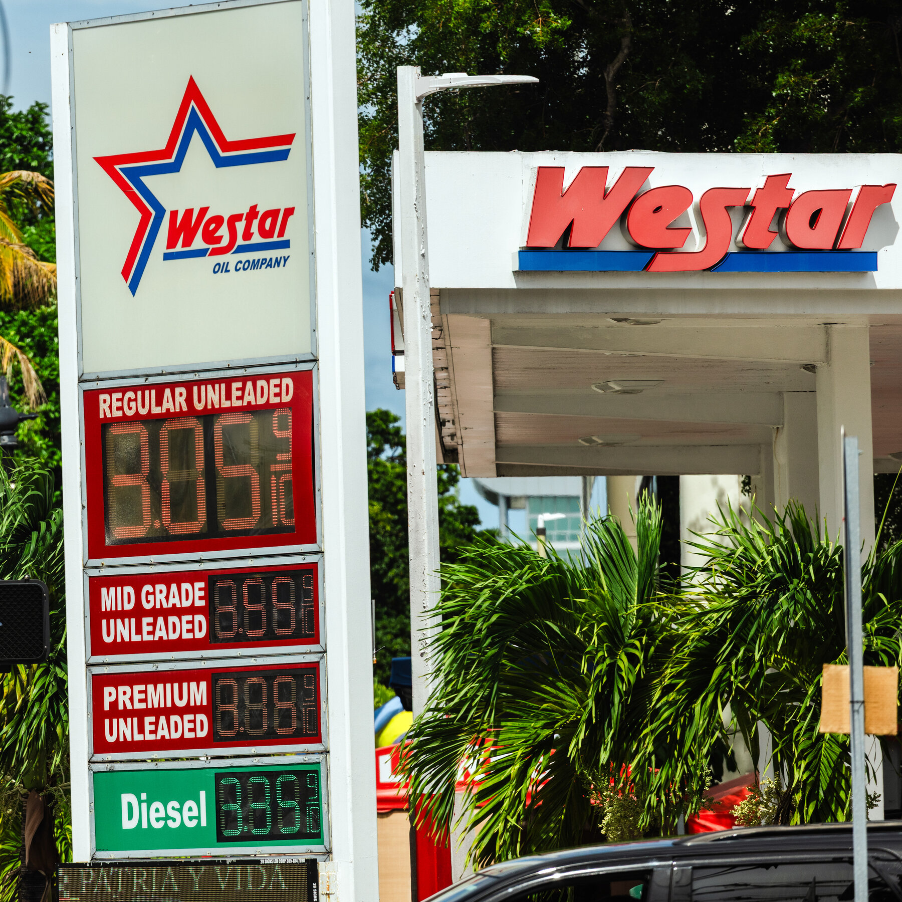 Oil and Gas Prices Are Falling, a Boon for Drivers, and Trump