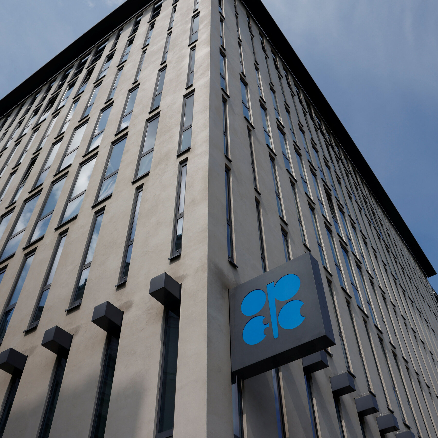 Oil Producers Follow Trump’s Tariffs With a Surprise Increase