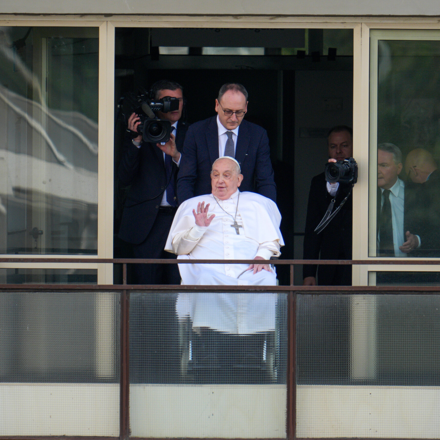On Busy Last Day, Pope Francis Met JD Vance and Gave an Easter Blessing