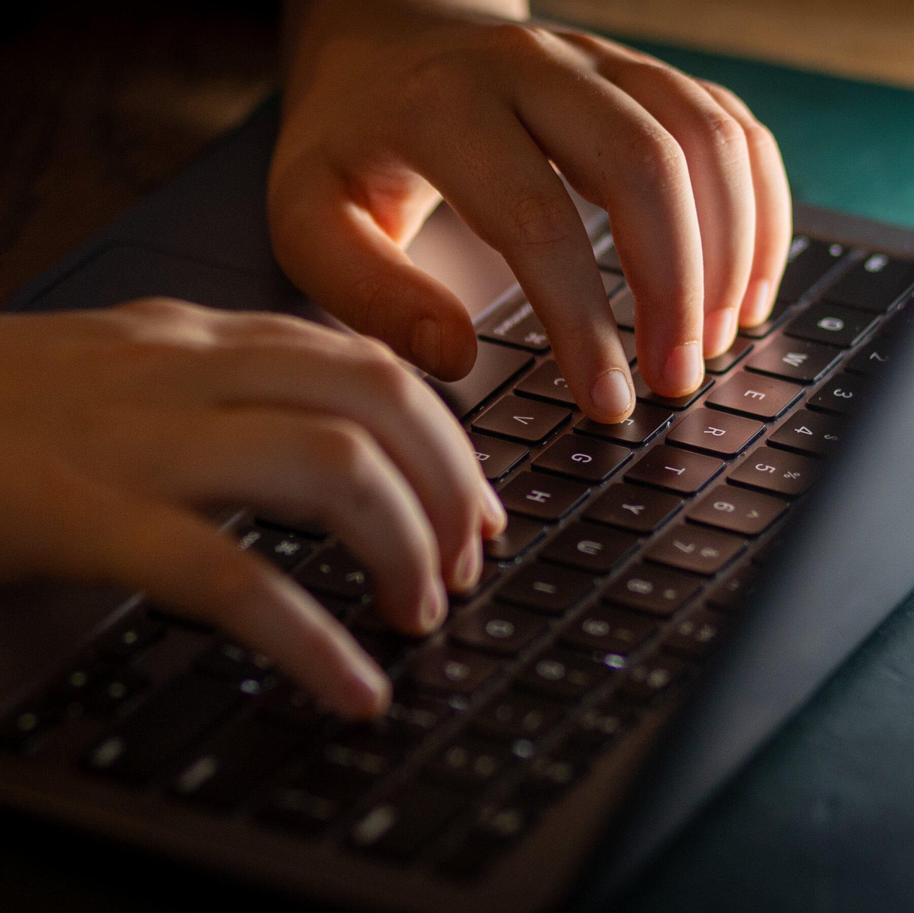 Online Harm Gangs Pose ‘Unprecedented Risk’ to Teens, Says U.K. Crime Agency