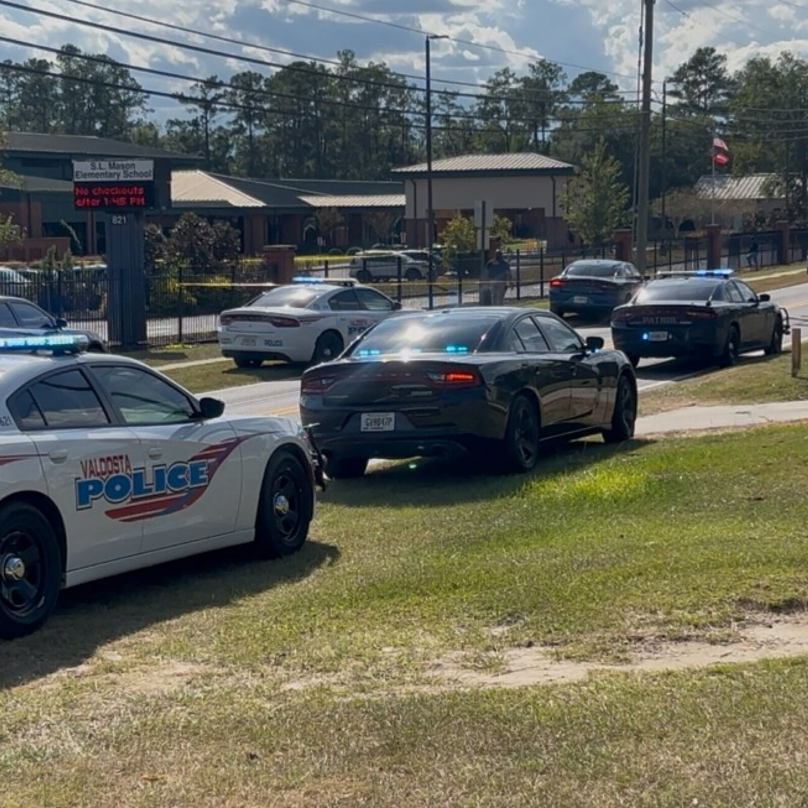 Police Kill Man Who Shot at Cars Outside Georgia Elementary School