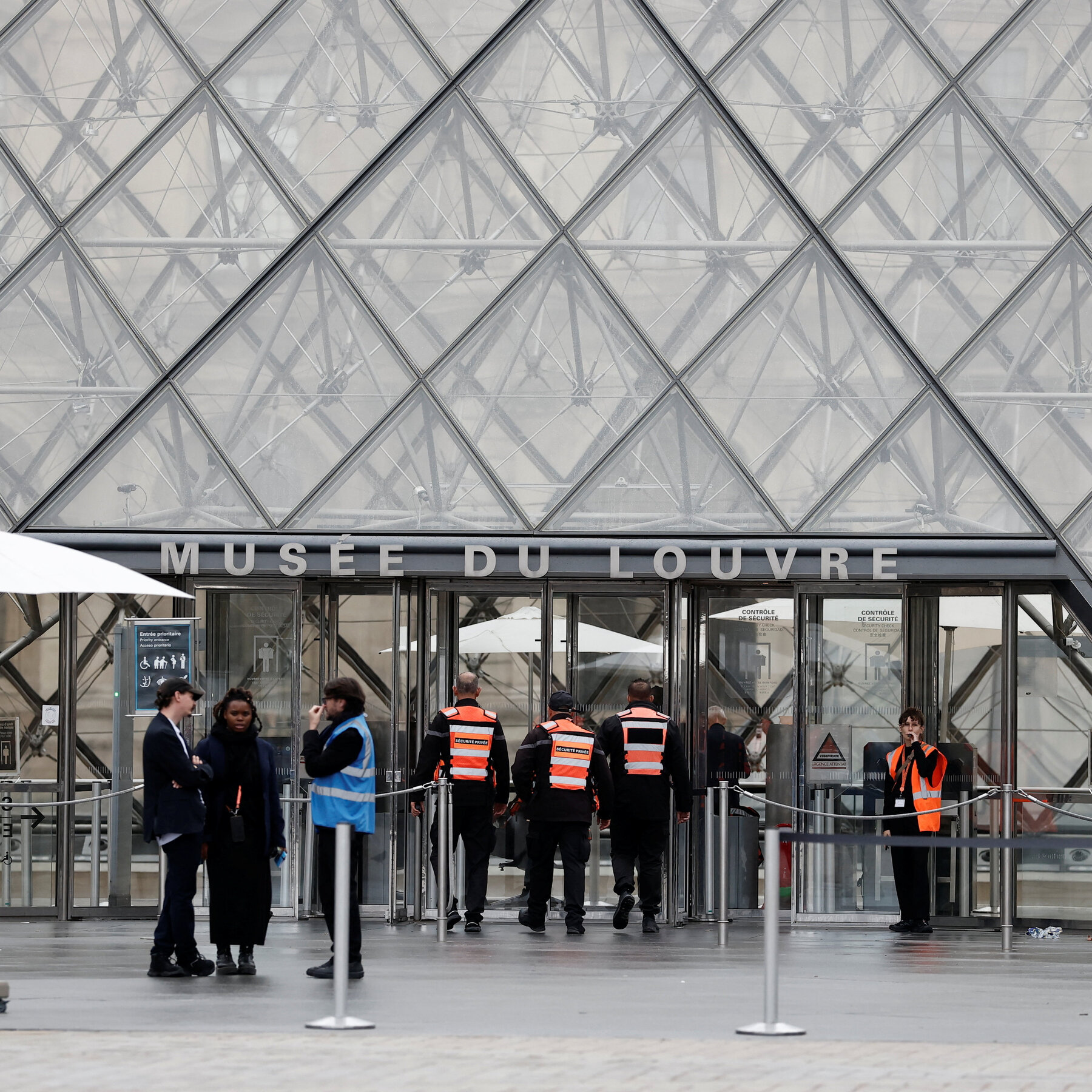 Police Make Arrests in Louvre Robbery, Authorities Say