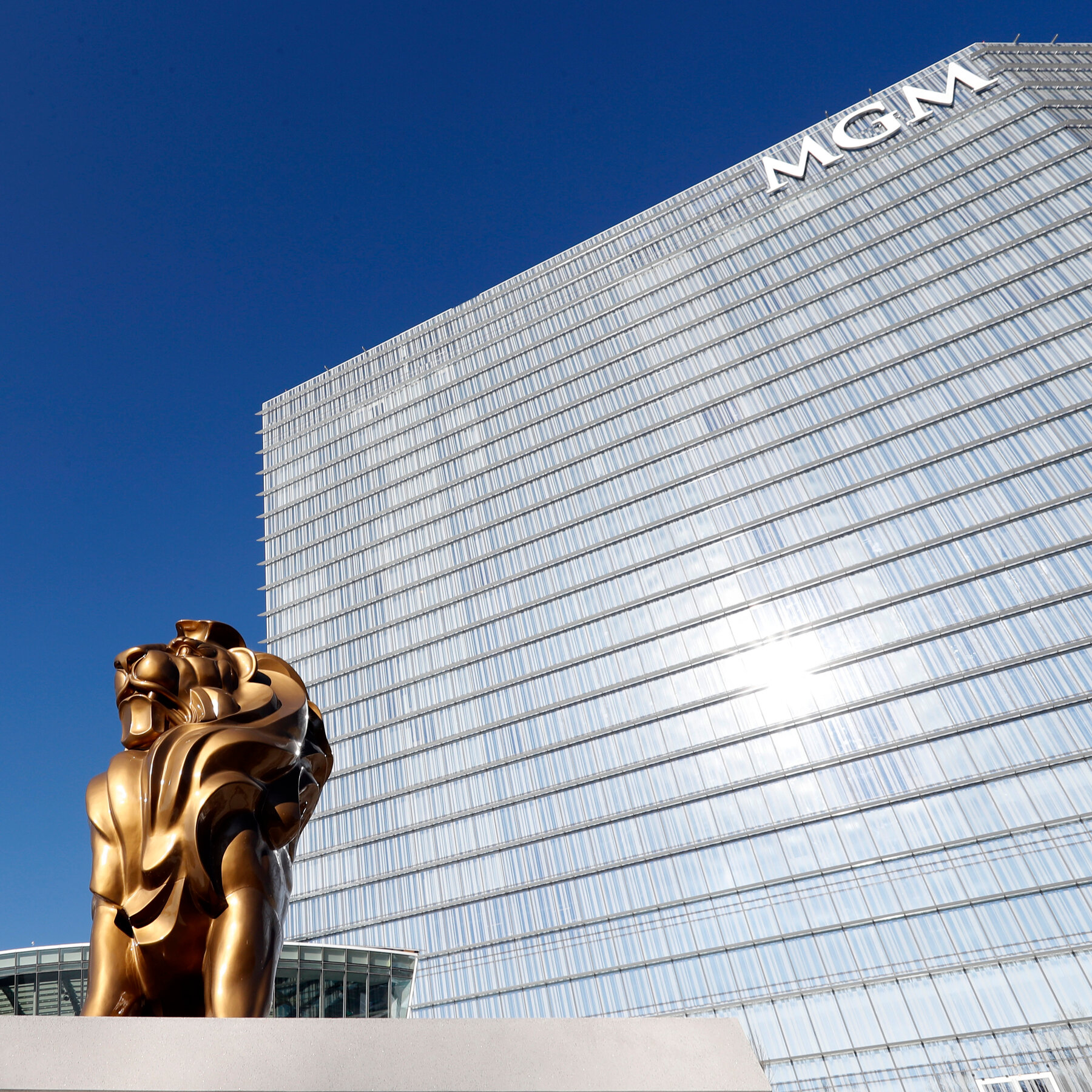 Police Search for Assailant After Fatal Shooting at Maryland Casino