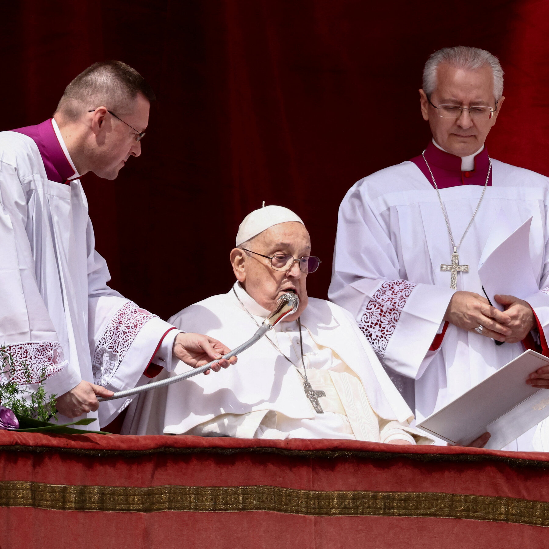 Pope Francis Blesses Faithful at Easter Mass