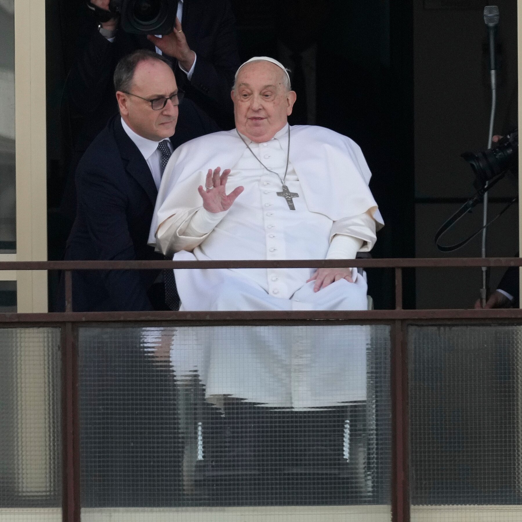 Pope Francis’ Health Continues to Improve, Vatican Says