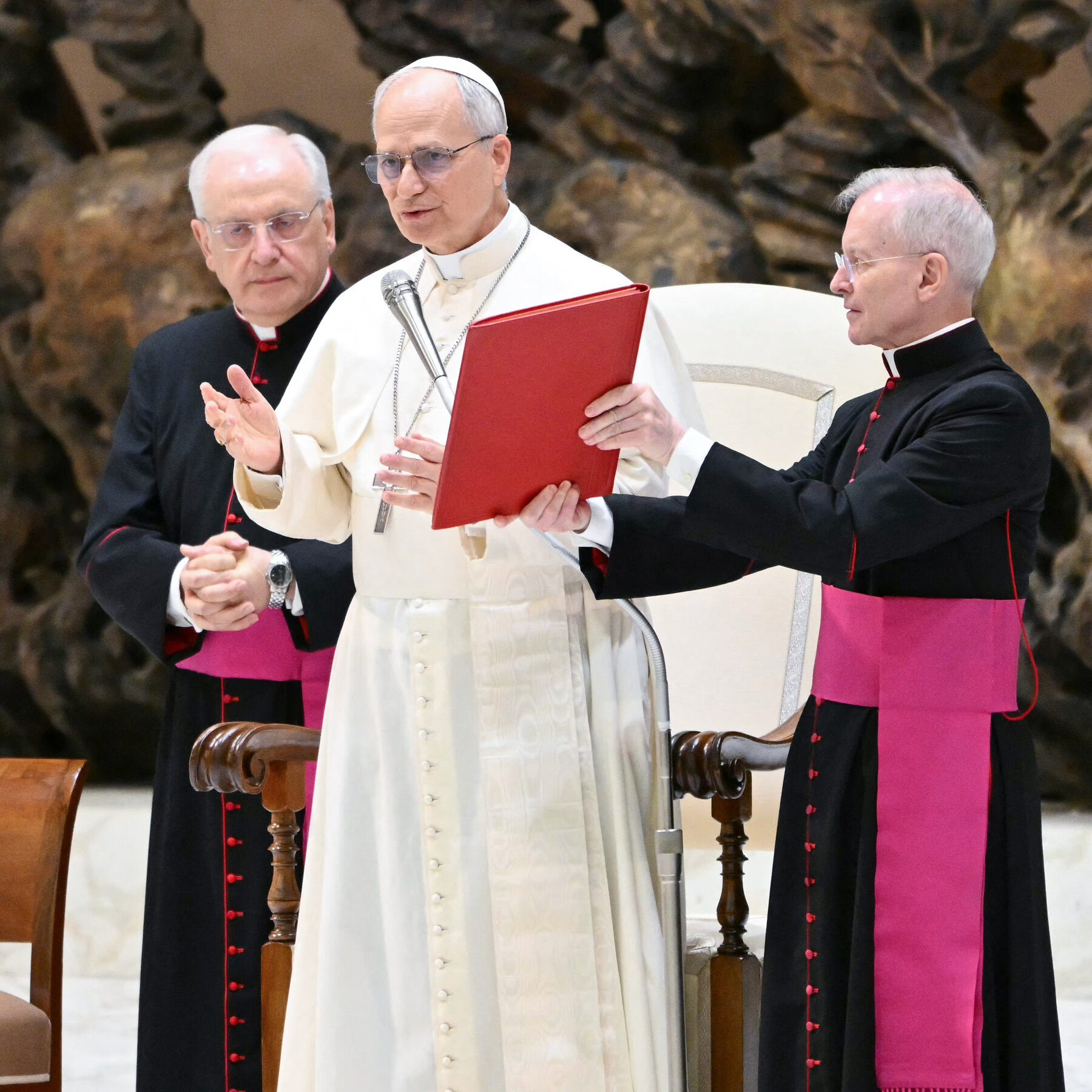Pope Leo XIV Calls for News Media to Shun Divisive Language
