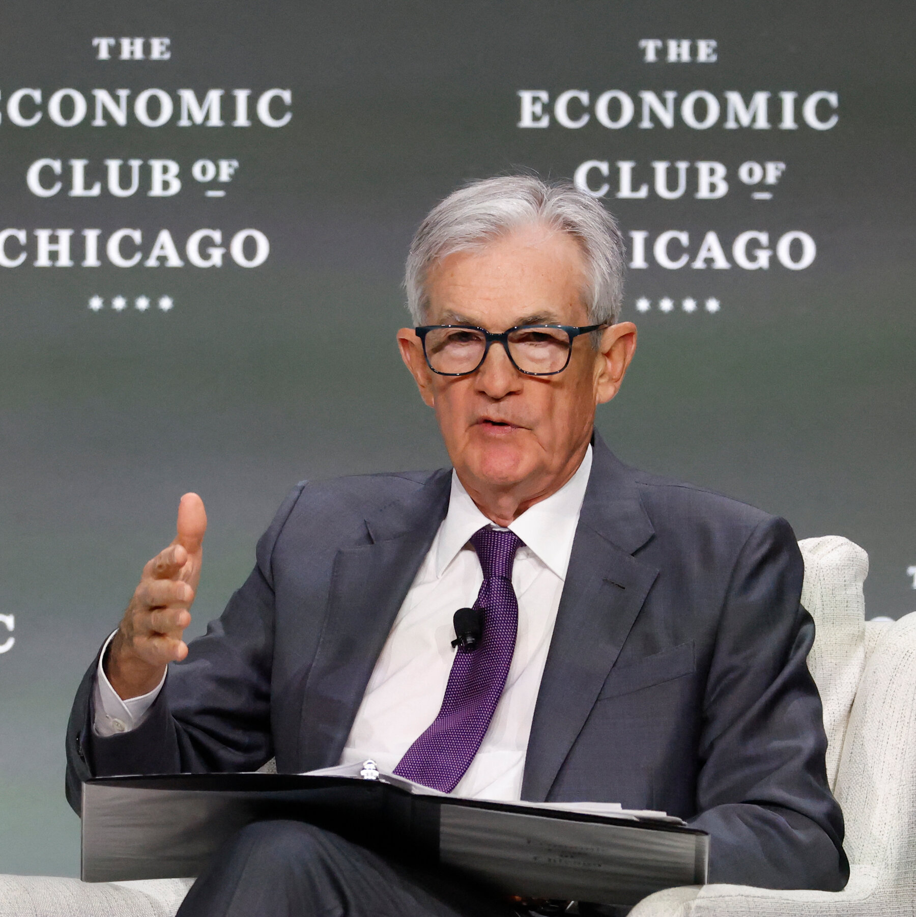 Powell Faces Pressure From the Markets and Trump Over Rates