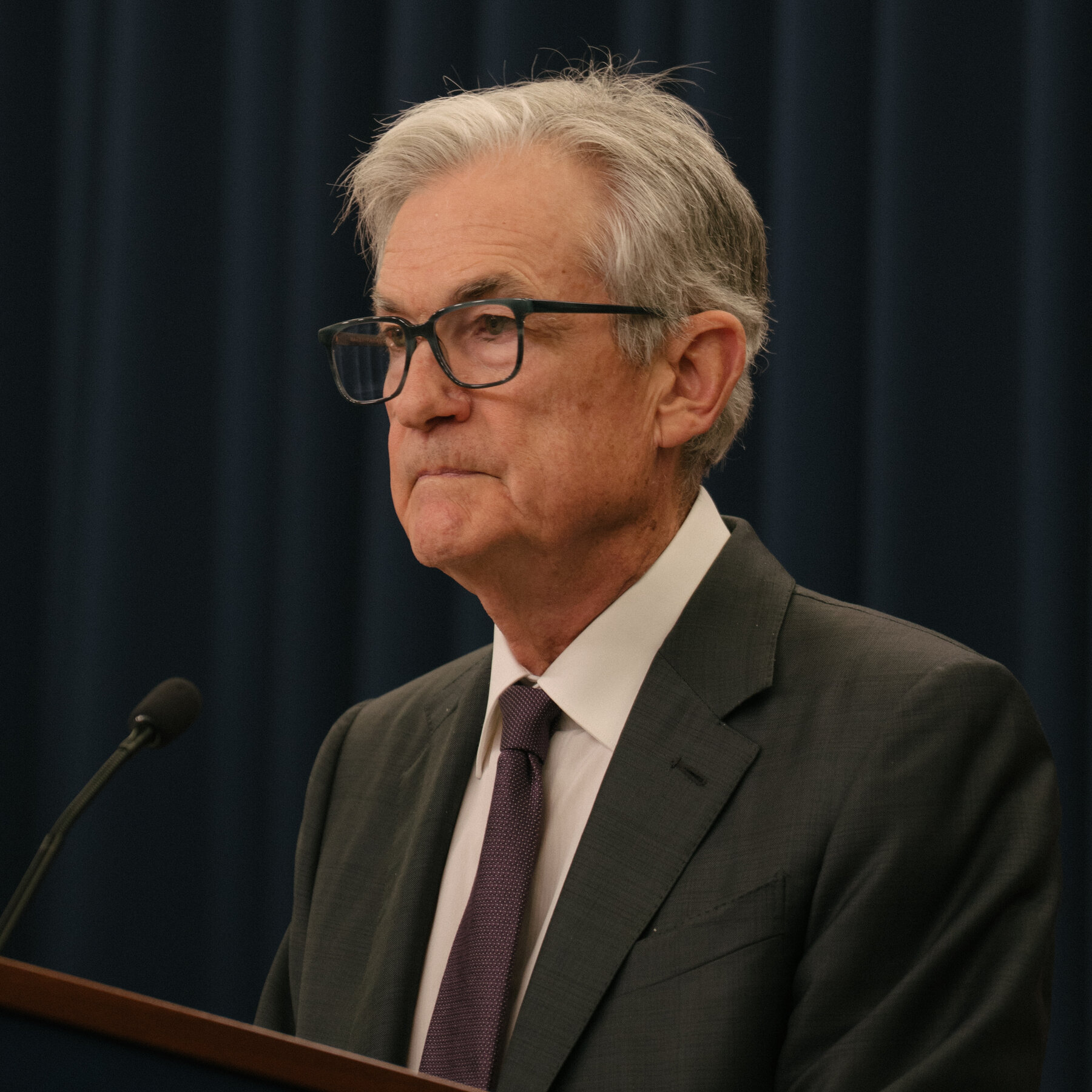 Powell Stresses ‘Challenging Situation’ for Fed as Rate Debate Intensifies