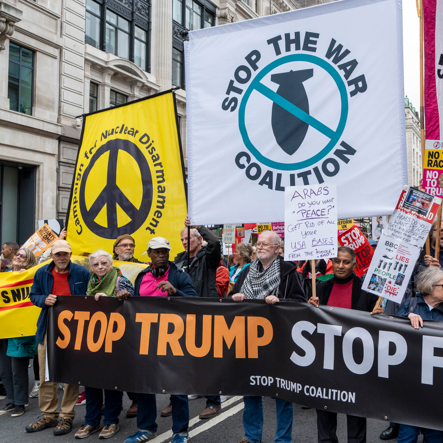 Protest in London Contrasts With Trump’s Warm Royal Reception