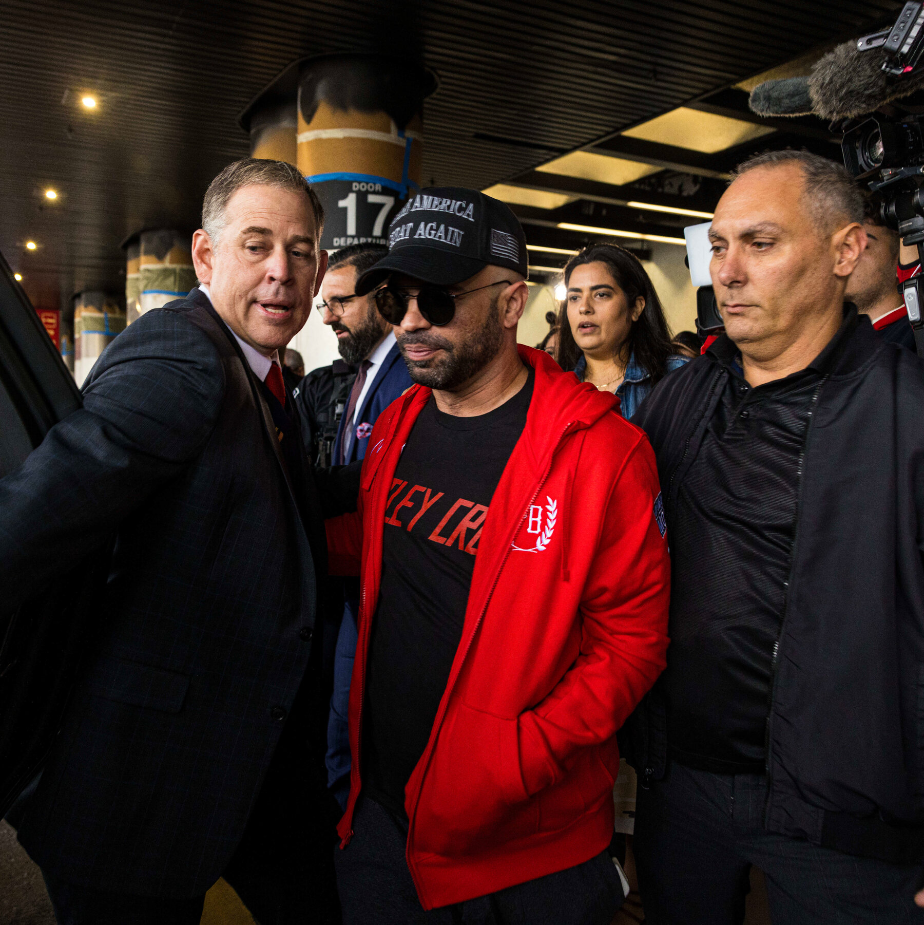 Proud Boys’ Ex-Leader Thanks Trump for Pardon at Mar-a-Lago Encounter