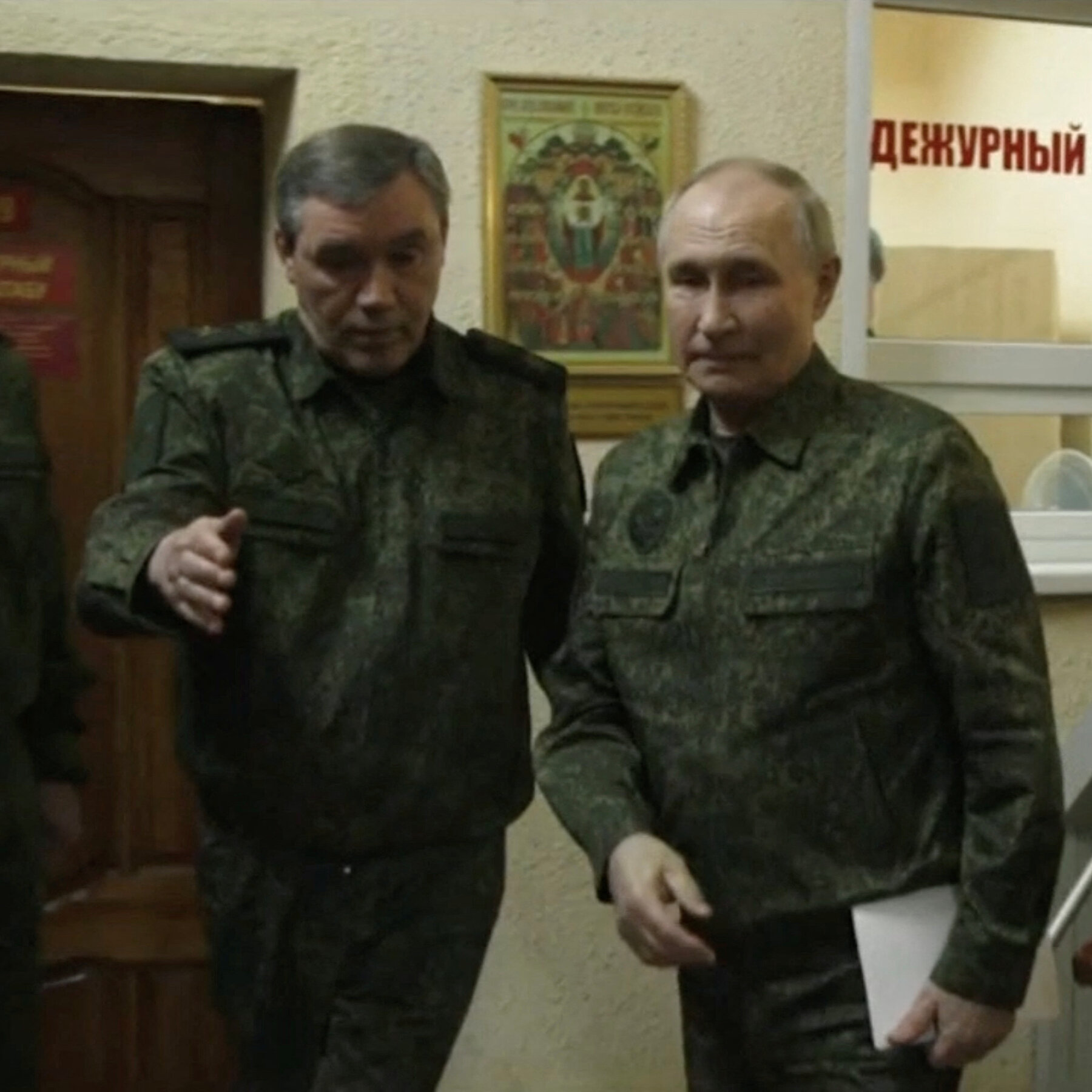 Putin Visits Kursk to Cheer Russian Troops Trying to Oust Ukraine