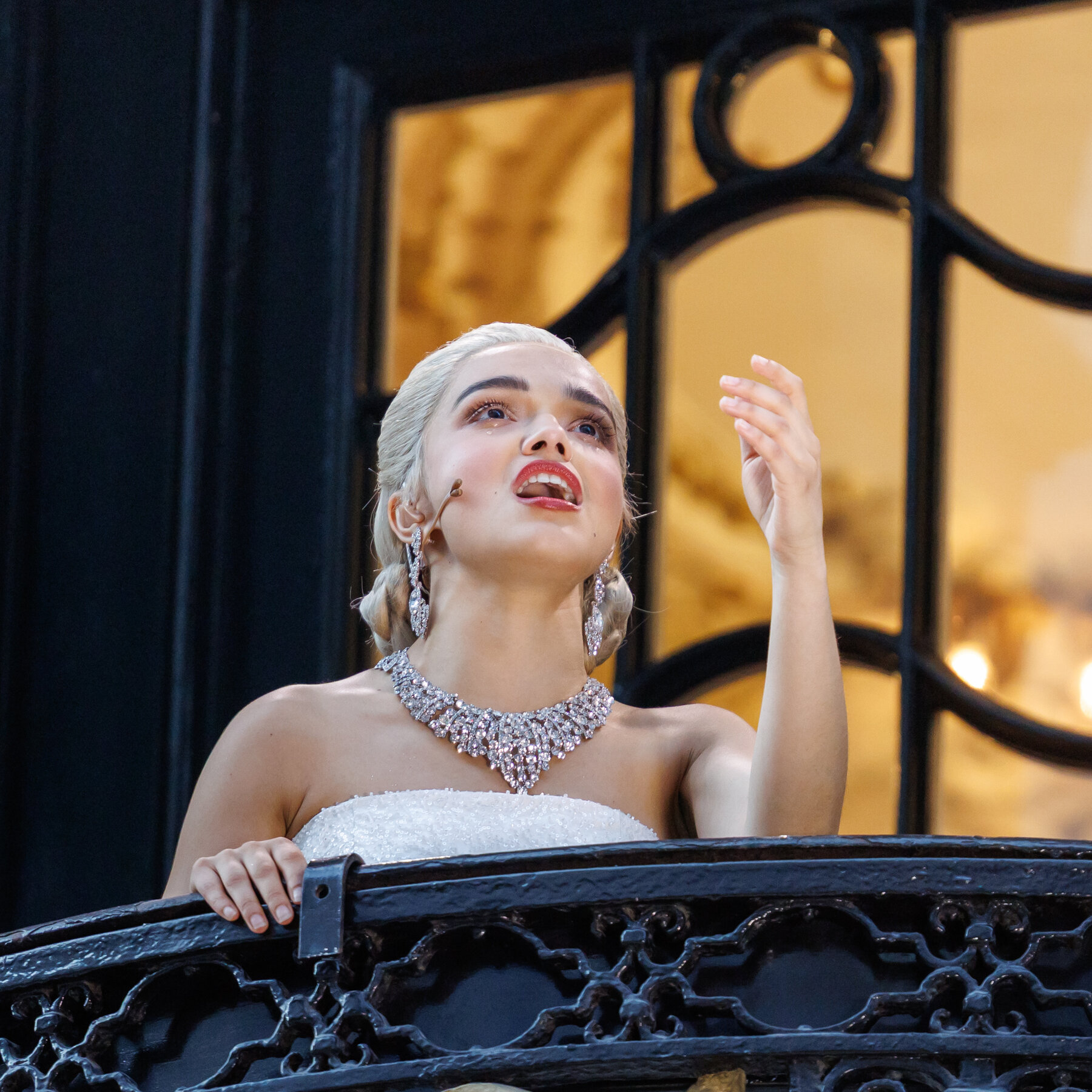 Rachel Zegler’s Balcony Scene in ‘Evita’ Has London Talking