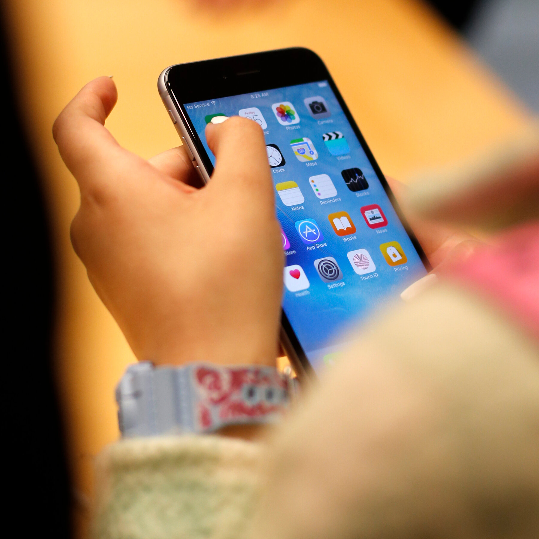 Real Risk to Youth Mental Health Is ‘Addictive Use,’ Not Screen Time Alone, Study Finds