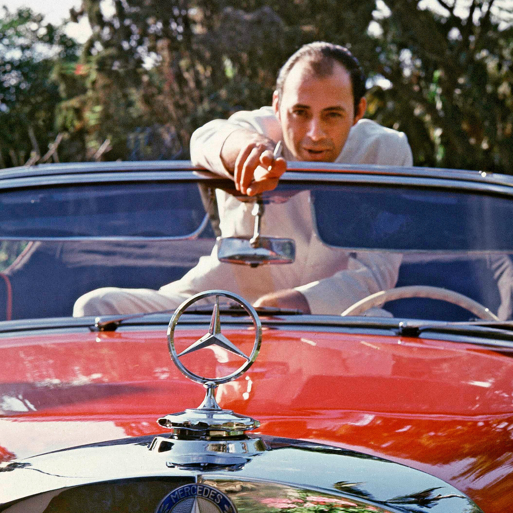 Reinaldo Herrera, Arbiter of Style for Vanity Fair, Dies at 91