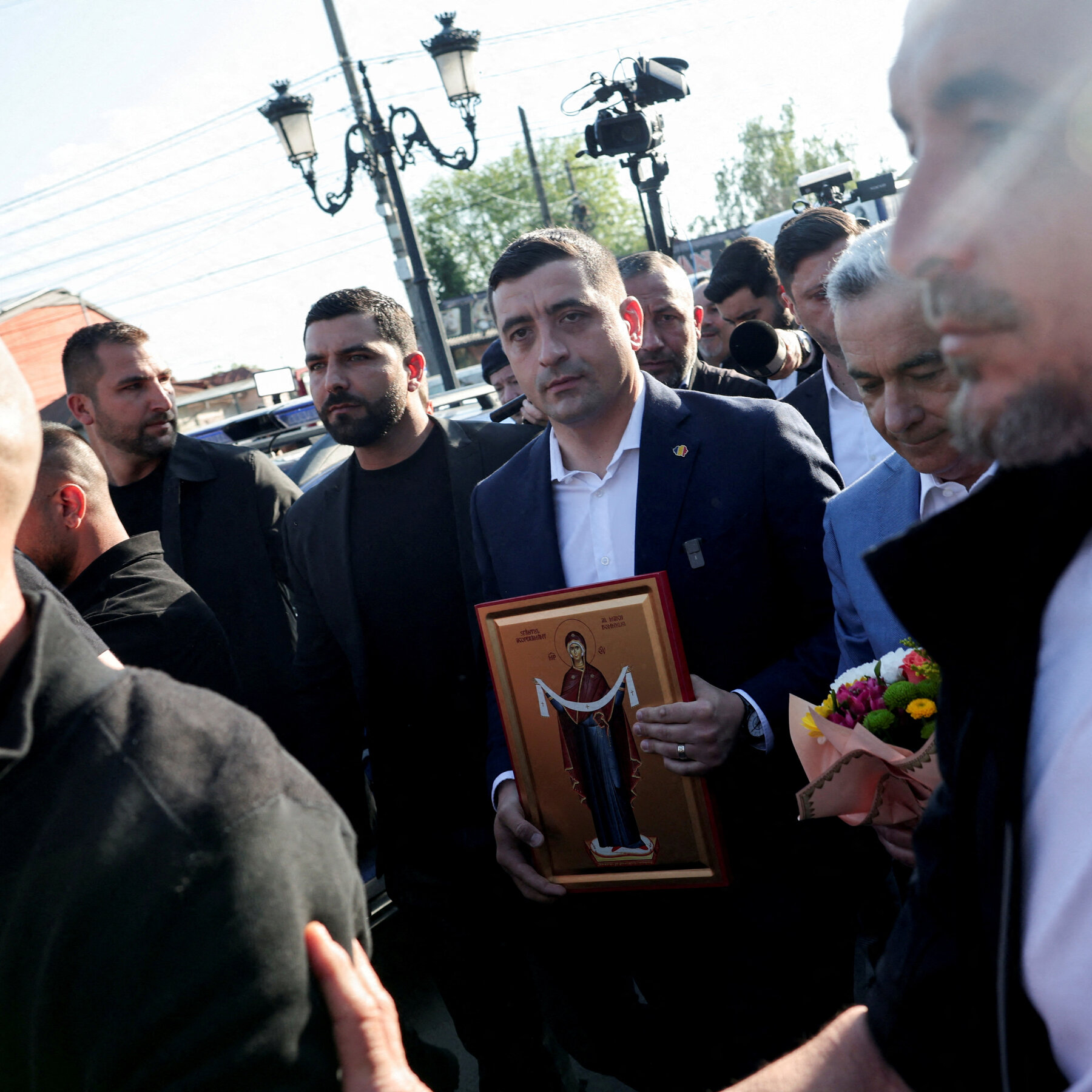 Romanian Nationalist Wins First Round of Presidential Voting