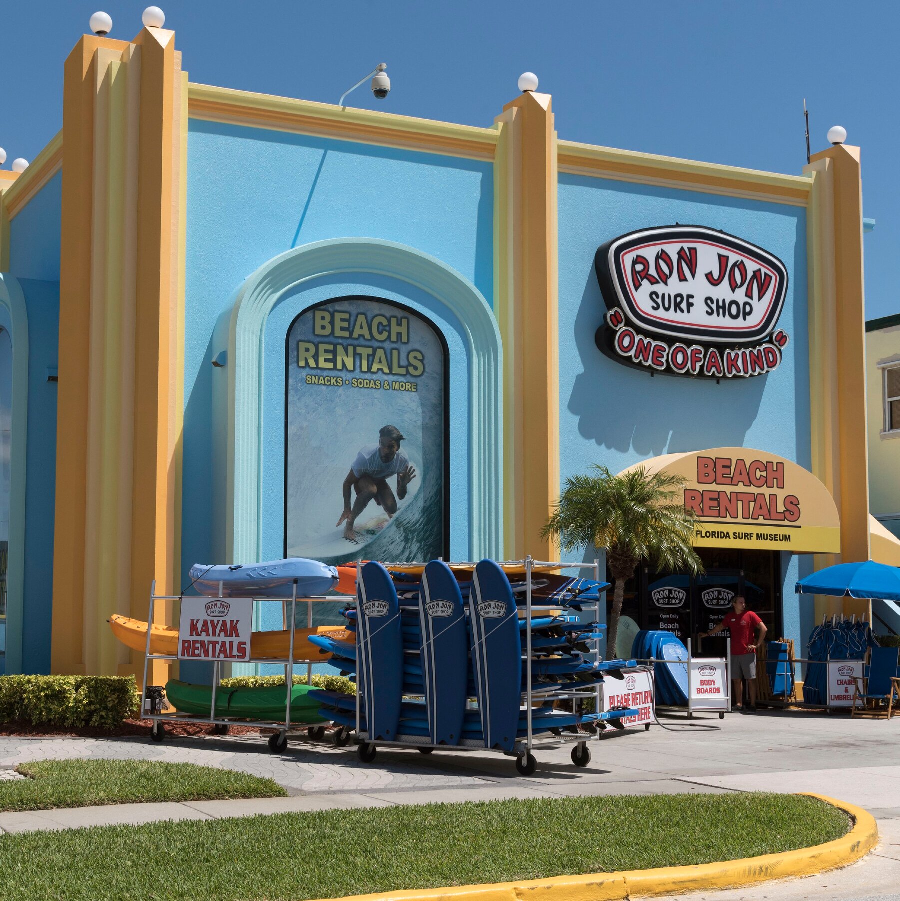 Ron DiMenna, Ron Jon Surf Shop Founder, Dies at 88