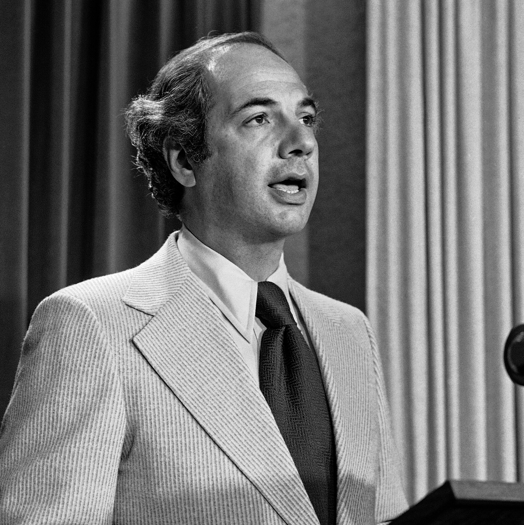 Ron Nessen, Ford’s White House Press Secretary, Dies at 90