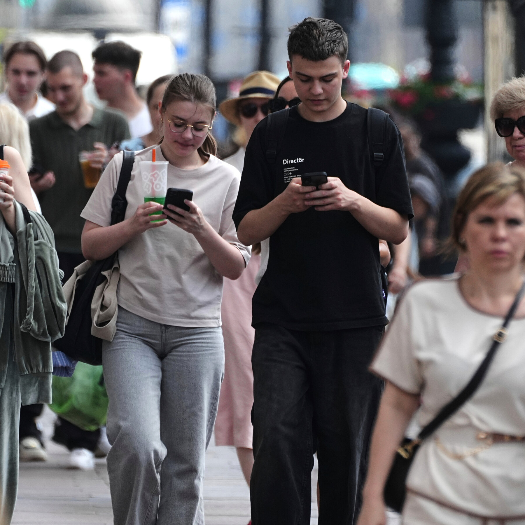 Russia Counters Ukrainian Drones by Turning Off Russians’ Mobile Internet