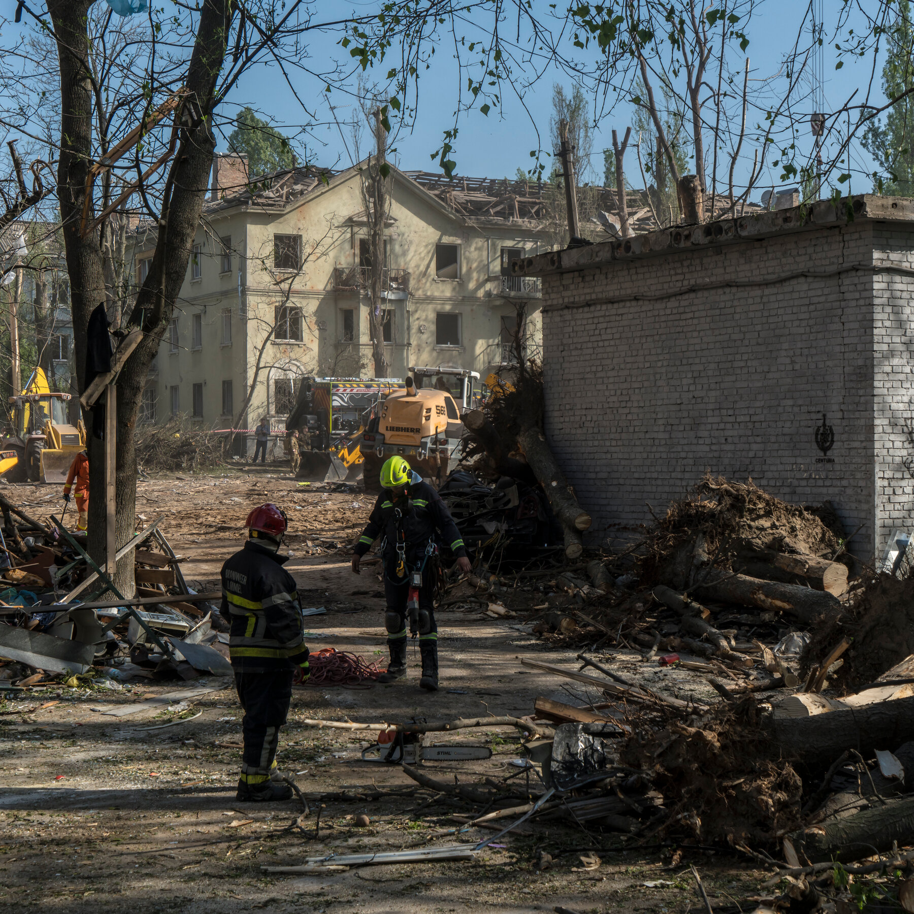 Russian Attack on Kyiv Kills 9, Ukrainian Officials Say