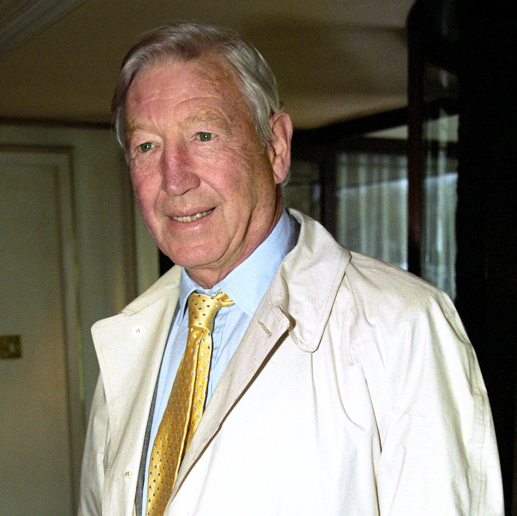 Sandy Gall, War Correspondent Without Swagger, Dies at 97