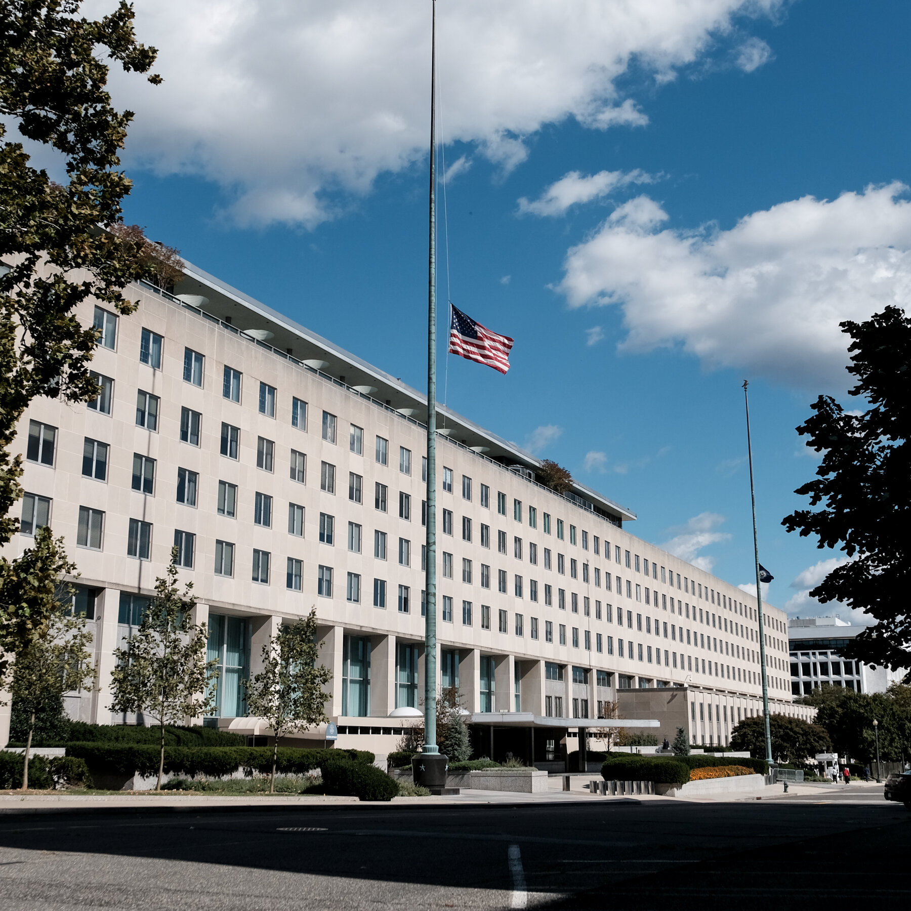 Scores of Senior Diplomats Are Leaving Posts as Trump Takes Office