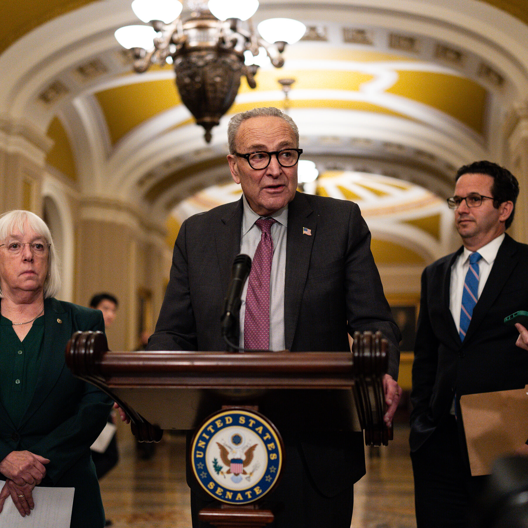 Shutdown enters 36th day, as stalemate in Congress persists.