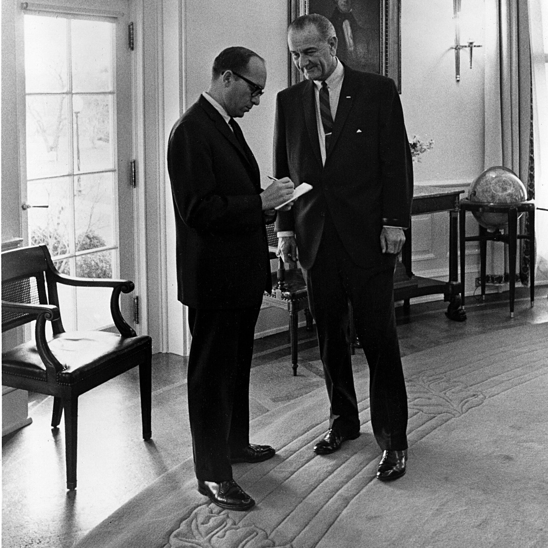 Sid Davis, Reporter Who Witnessed Johnson’s Swearing-In, Dies at 97