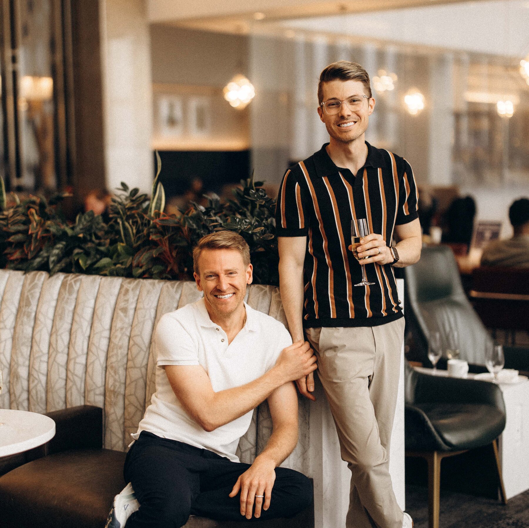 Single Travelers Are Finding Love in Airport Lounges