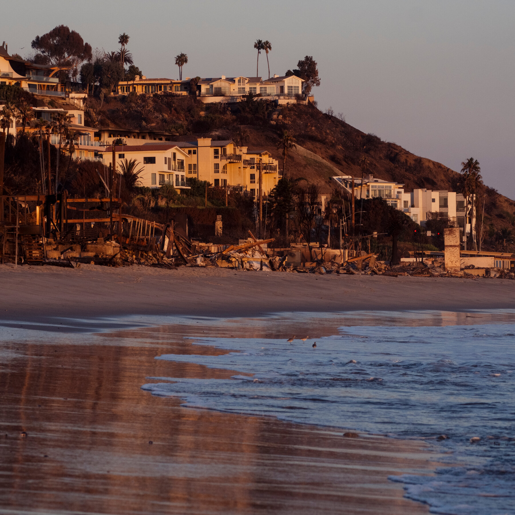 Small Earthquake Rumbles in Los Angeles Area