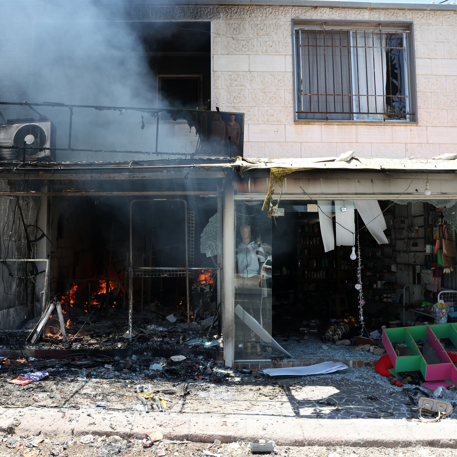 Smell of Death Lingers in Syrian City After Spasm of Violence