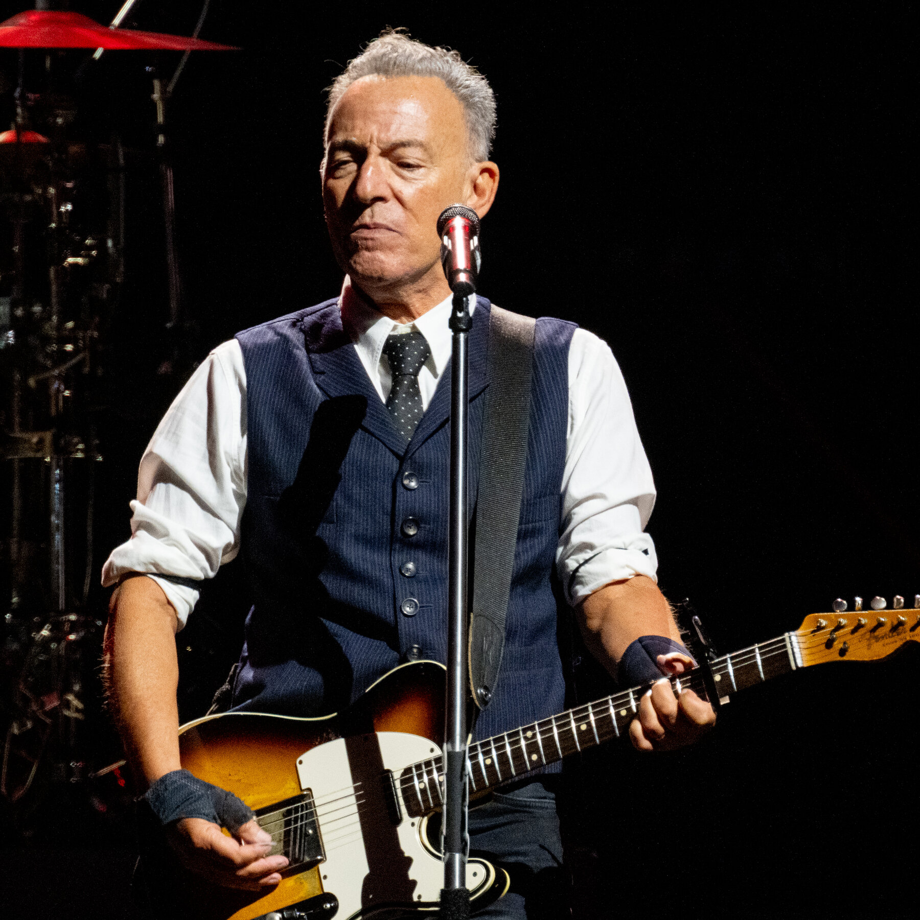 Springsteen, in England, Blasts Trump Administration as ‘Treasonous’