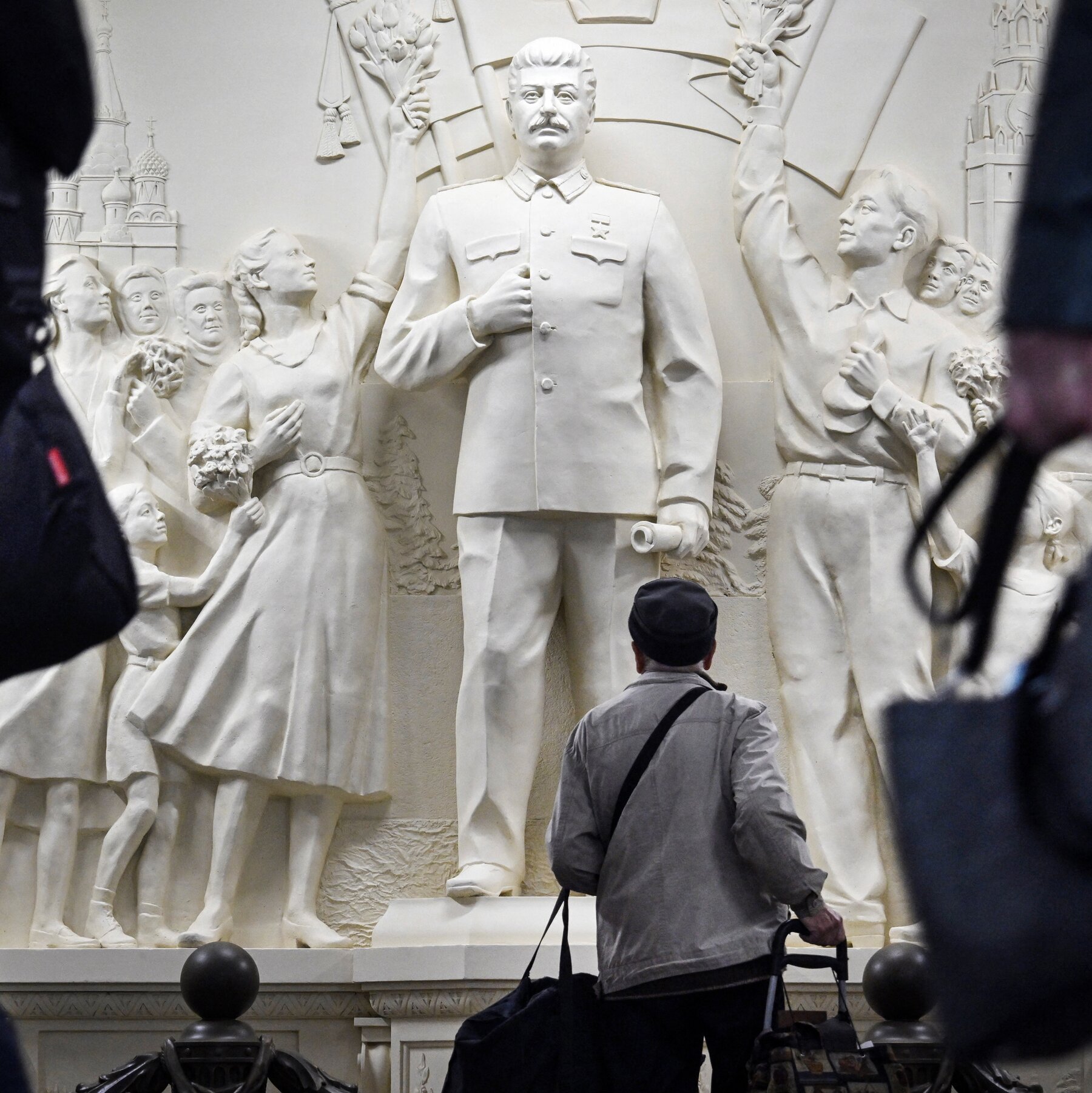 Stalin’s Image Returns to Moscow’s Subway, Honoring a Brutal History